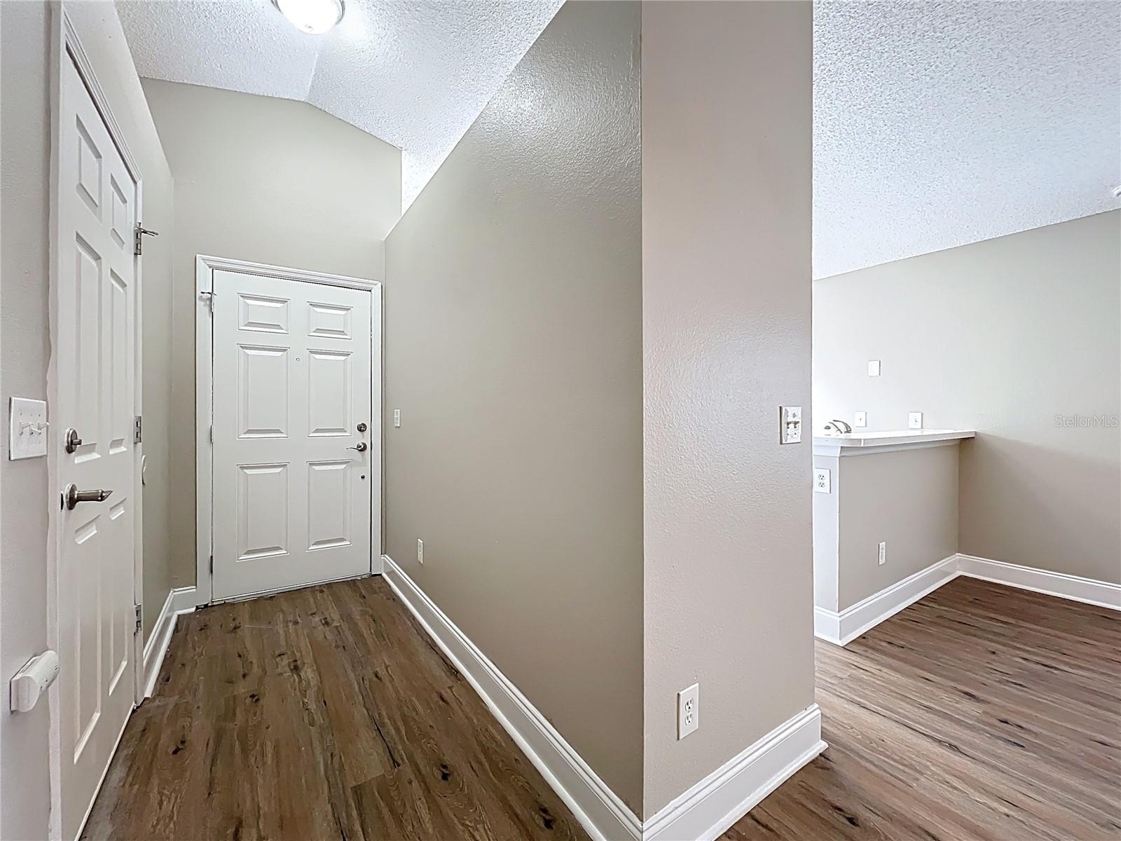 Image 3 of 42 For 718 Palmera Street