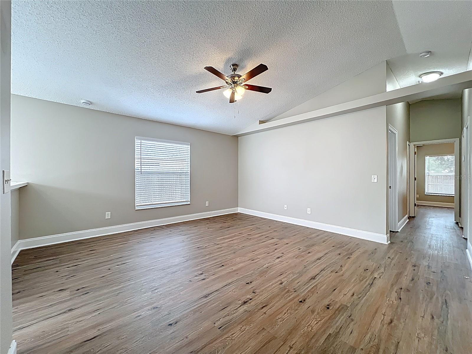 Image 4 of 42 For 718 Palmera Street