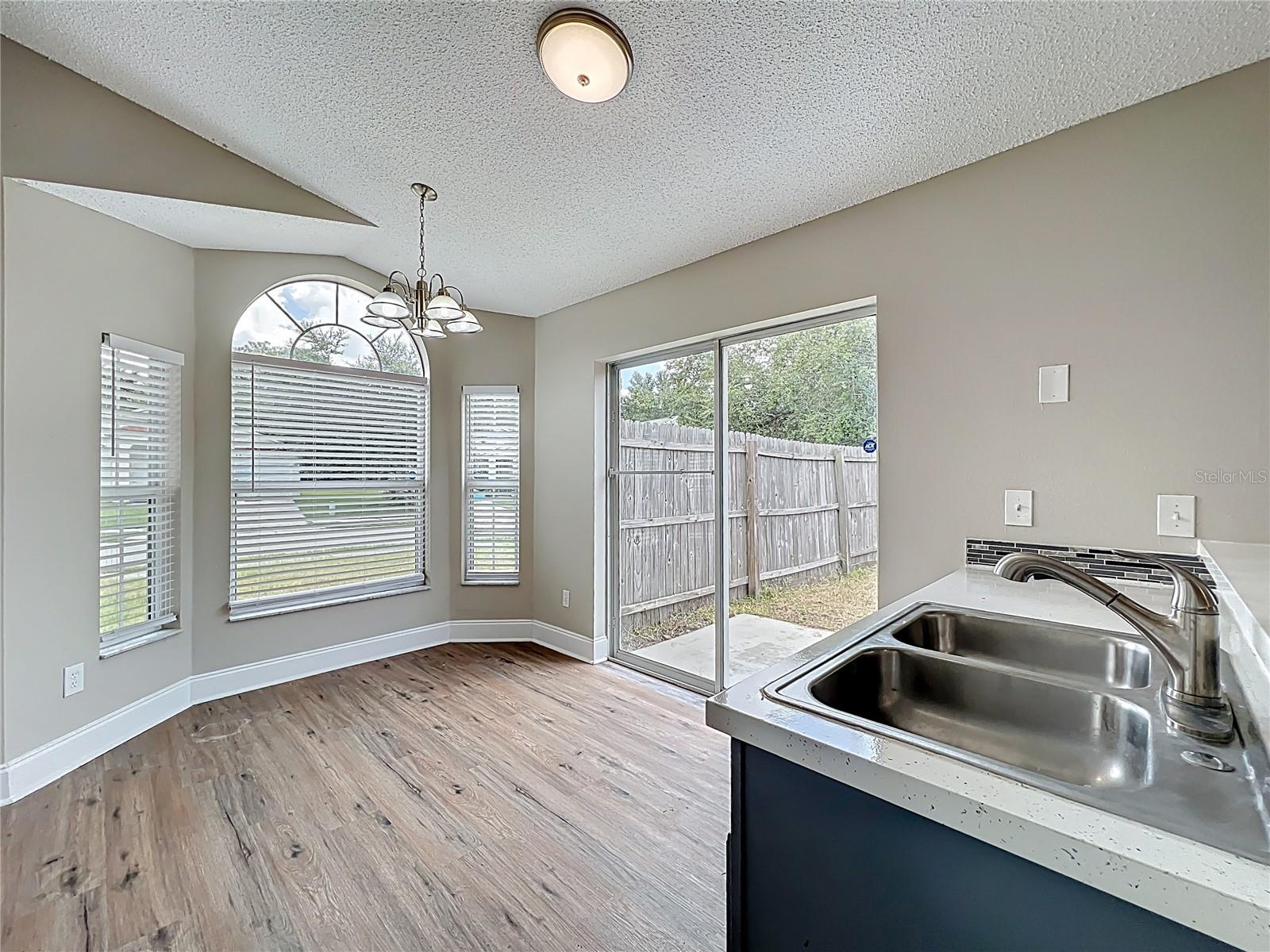 Image 6 of 42 For 718 Palmera Street