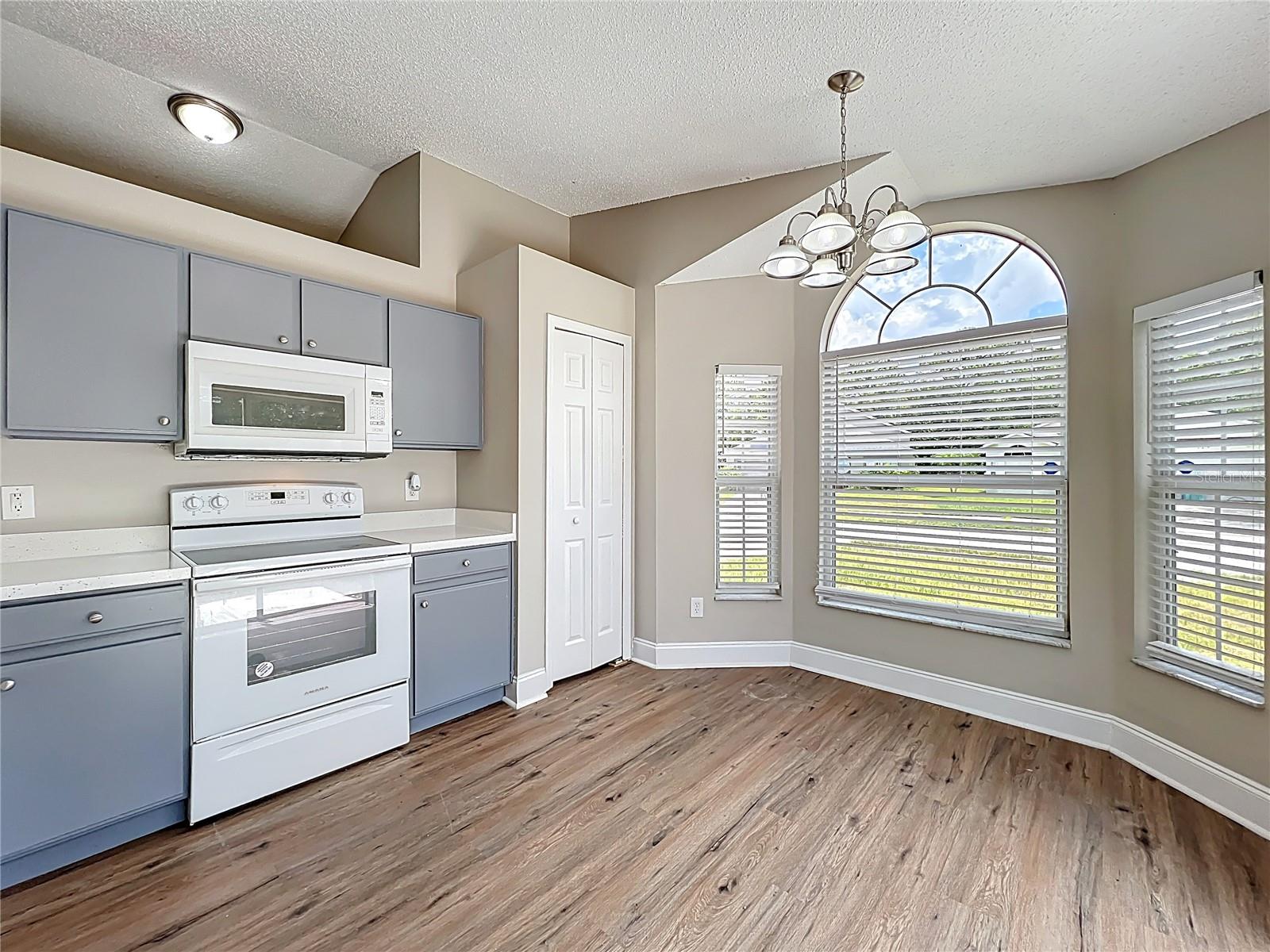Image 7 of 42 For 718 Palmera Street