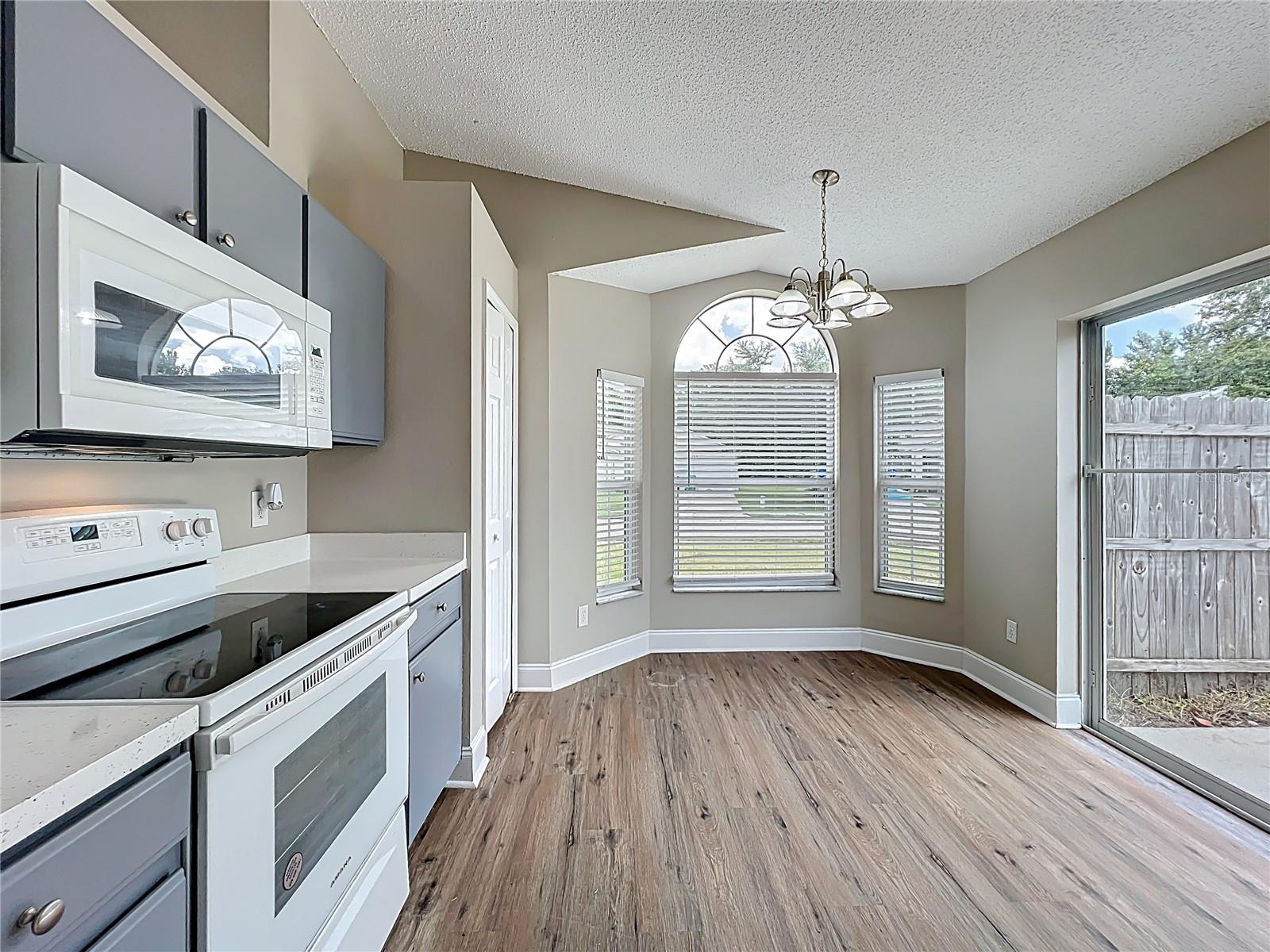 Image 8 of 42 For 718 Palmera Street
