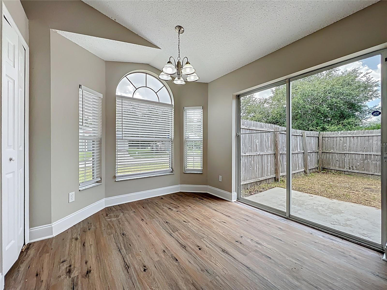 Image 9 of 42 For 718 Palmera Street