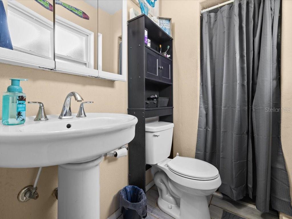 Image 15 of 41 For 2103 Hariet Street