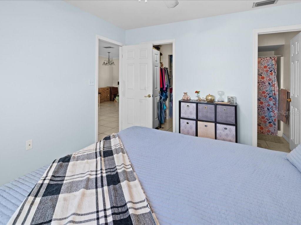 Image 11 of 23 For 25275 Rampart Boulevard 1607
