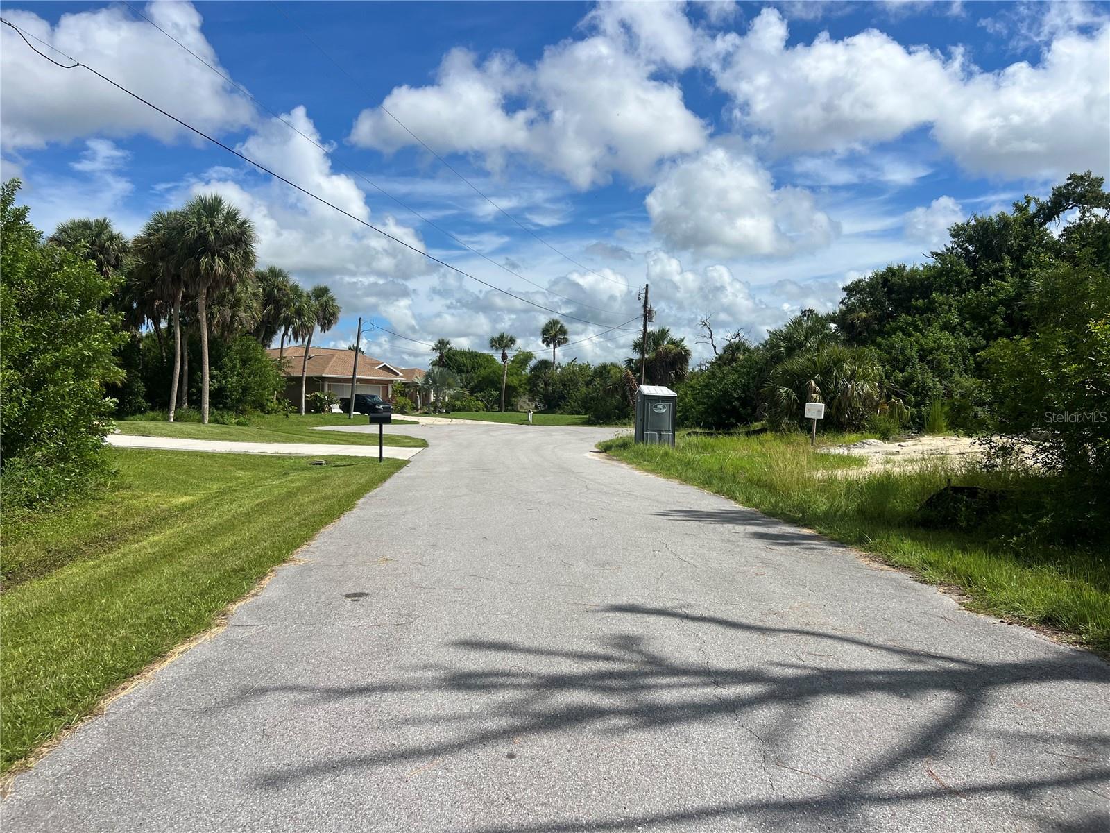 Image 4 of 4 For 114 Byron Ct