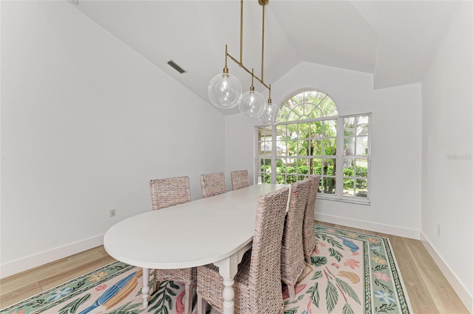 Image 12 of 72 For 8400 Woodbriar Drive