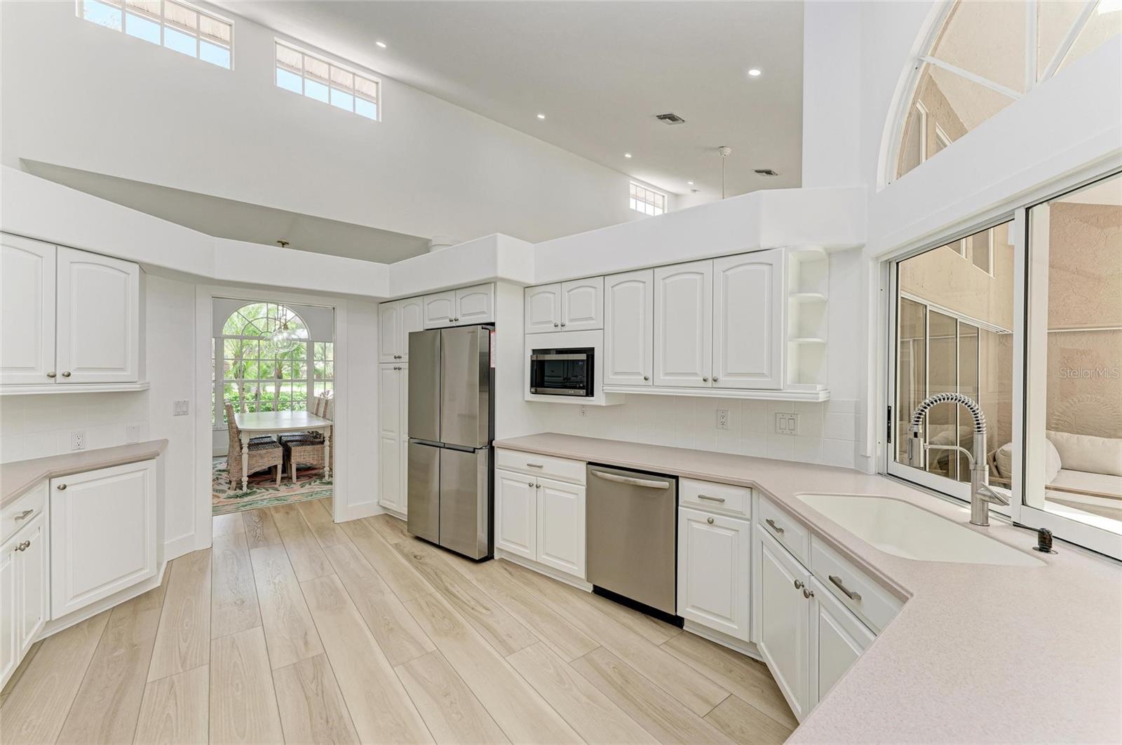 Image 18 of 72 For 8400 Woodbriar Drive