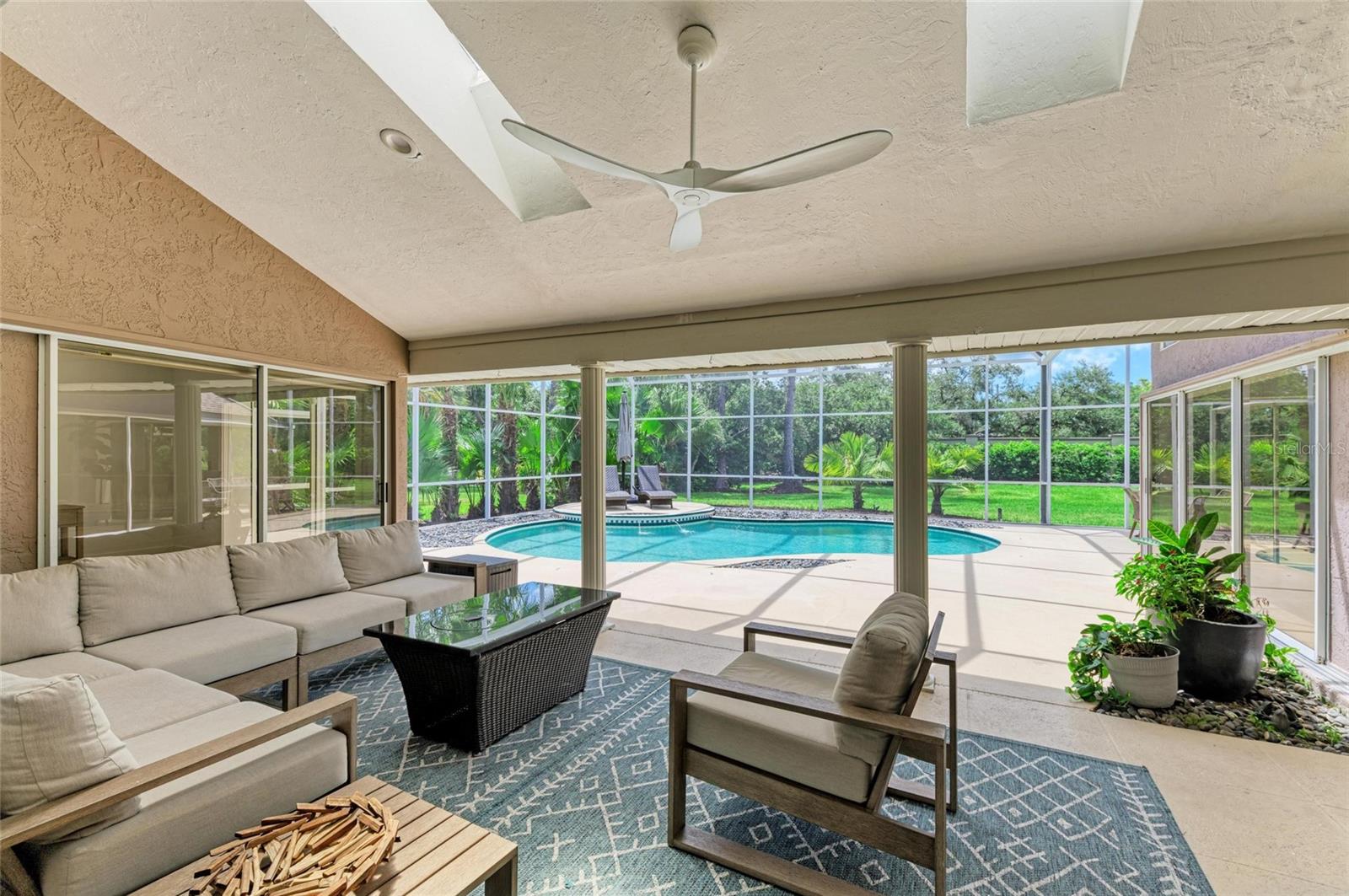 Image 47 of 72 For 8400 Woodbriar Drive