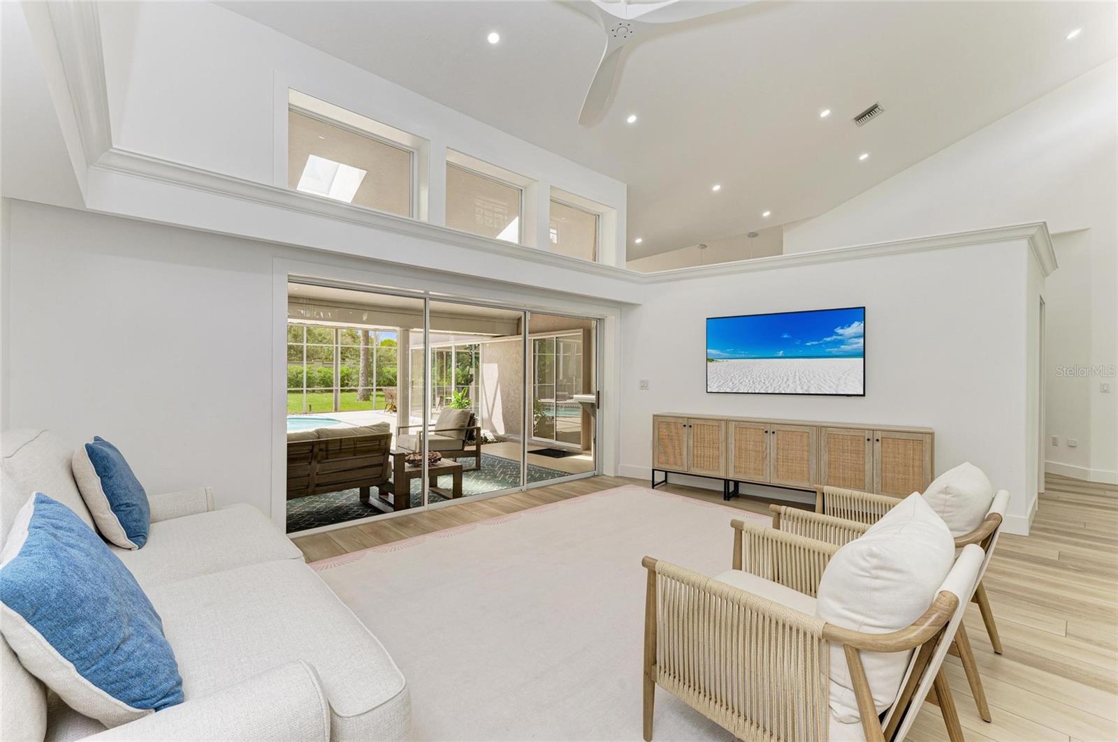 Image 9 of 72 For 8400 Woodbriar Drive