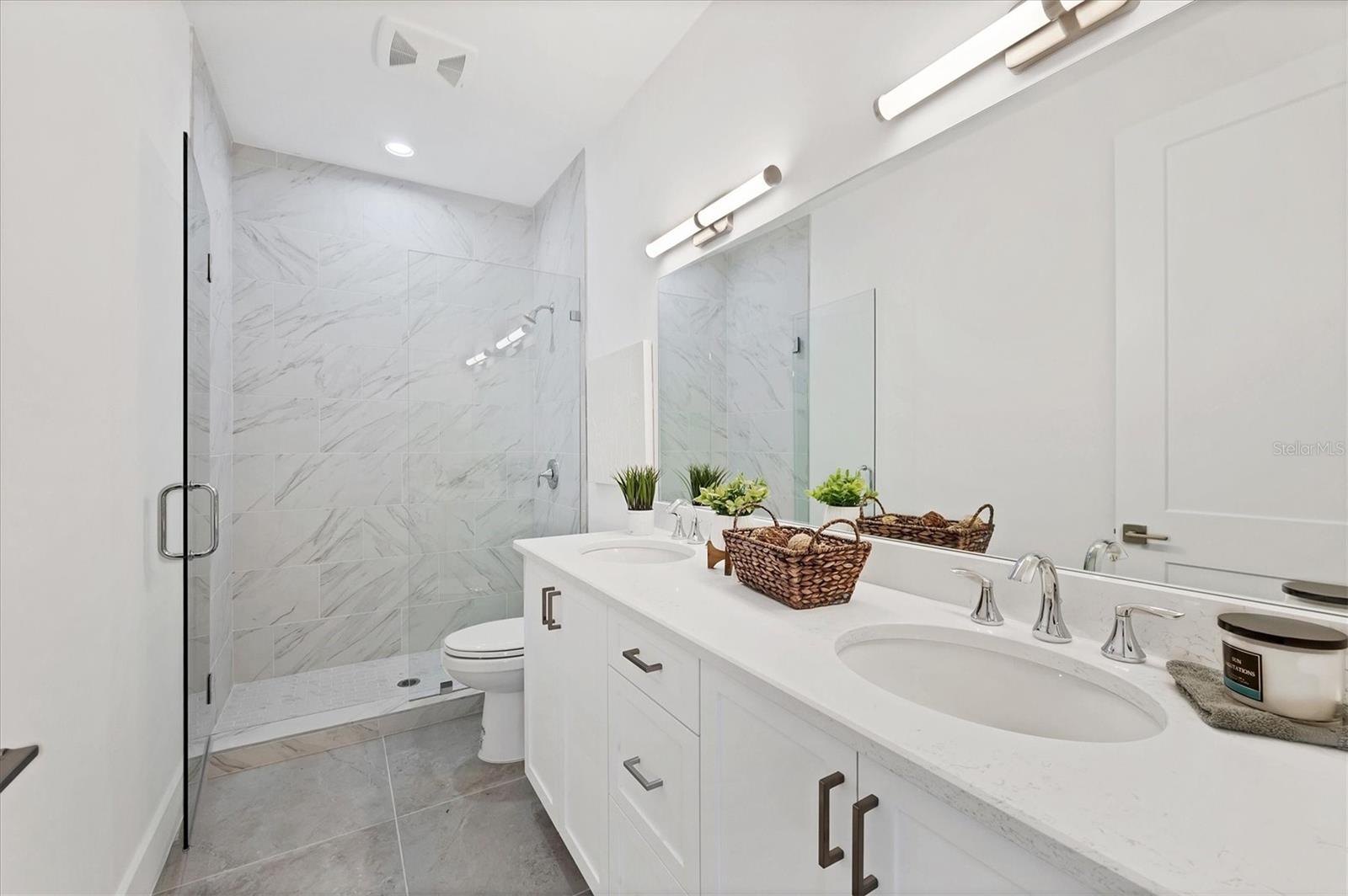 Image 27 of 58 For 5865 Shell Cove Drive 106