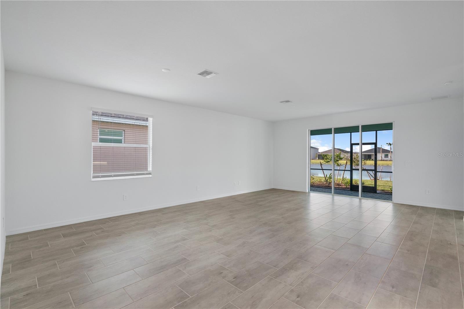 Image 11 of 38 For 43521 Treadway Drive
