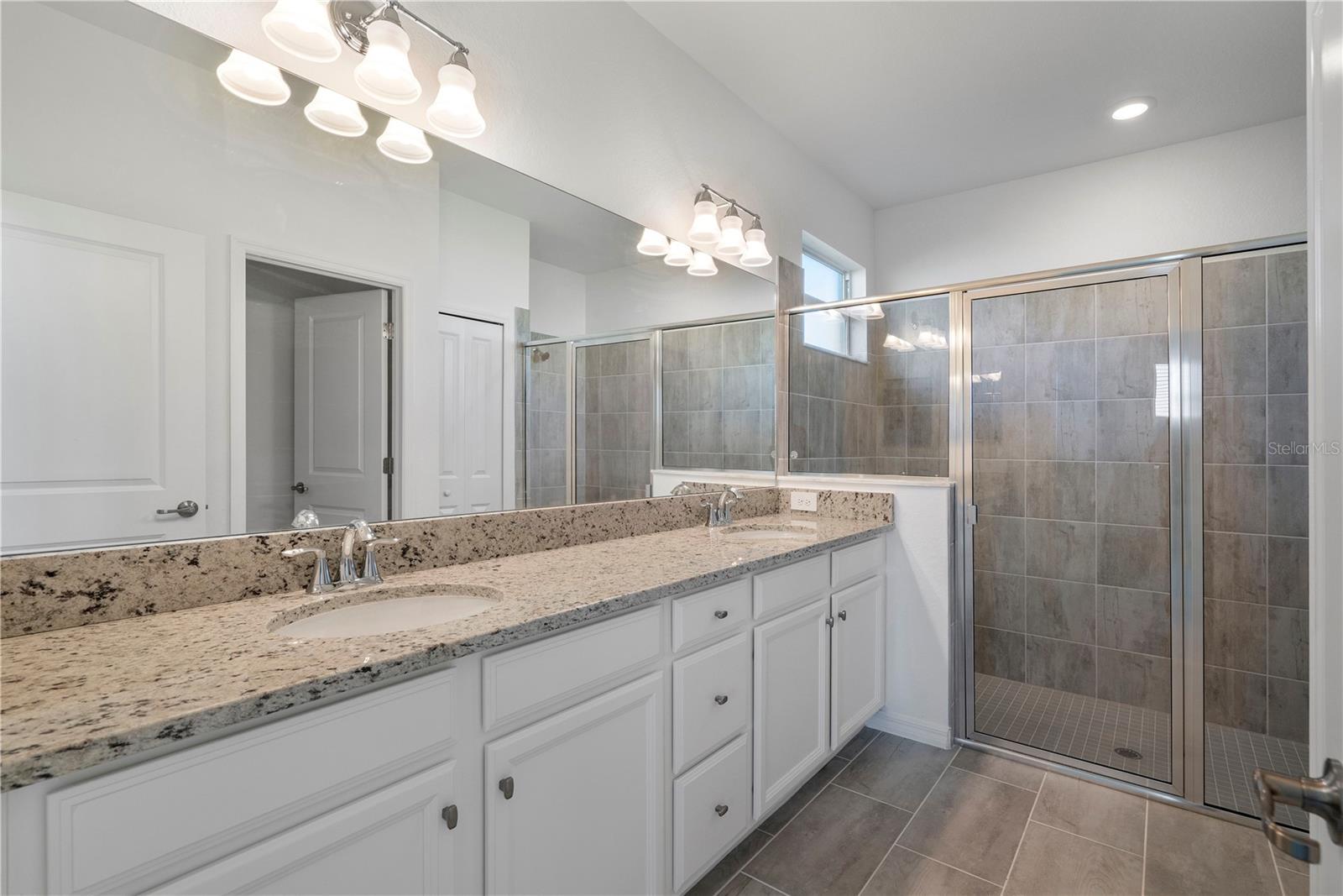 Image 22 of 38 For 43521 Treadway Drive