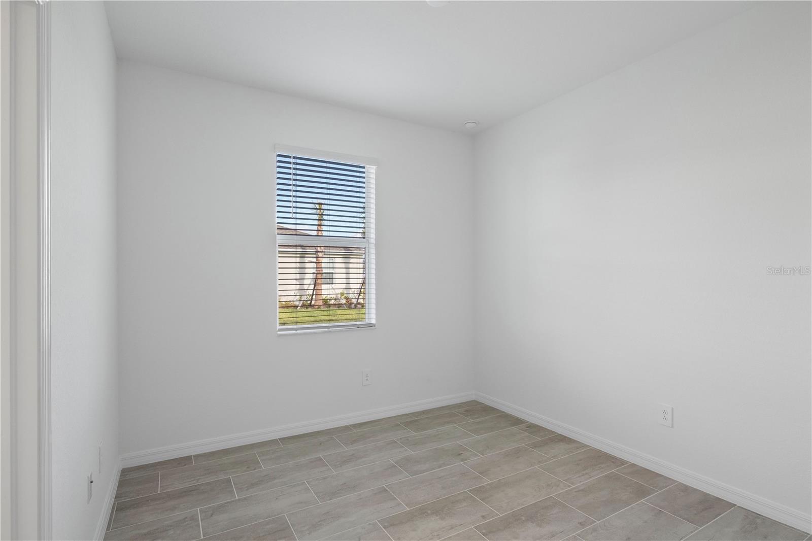 Image 8 of 38 For 43521 Treadway Drive
