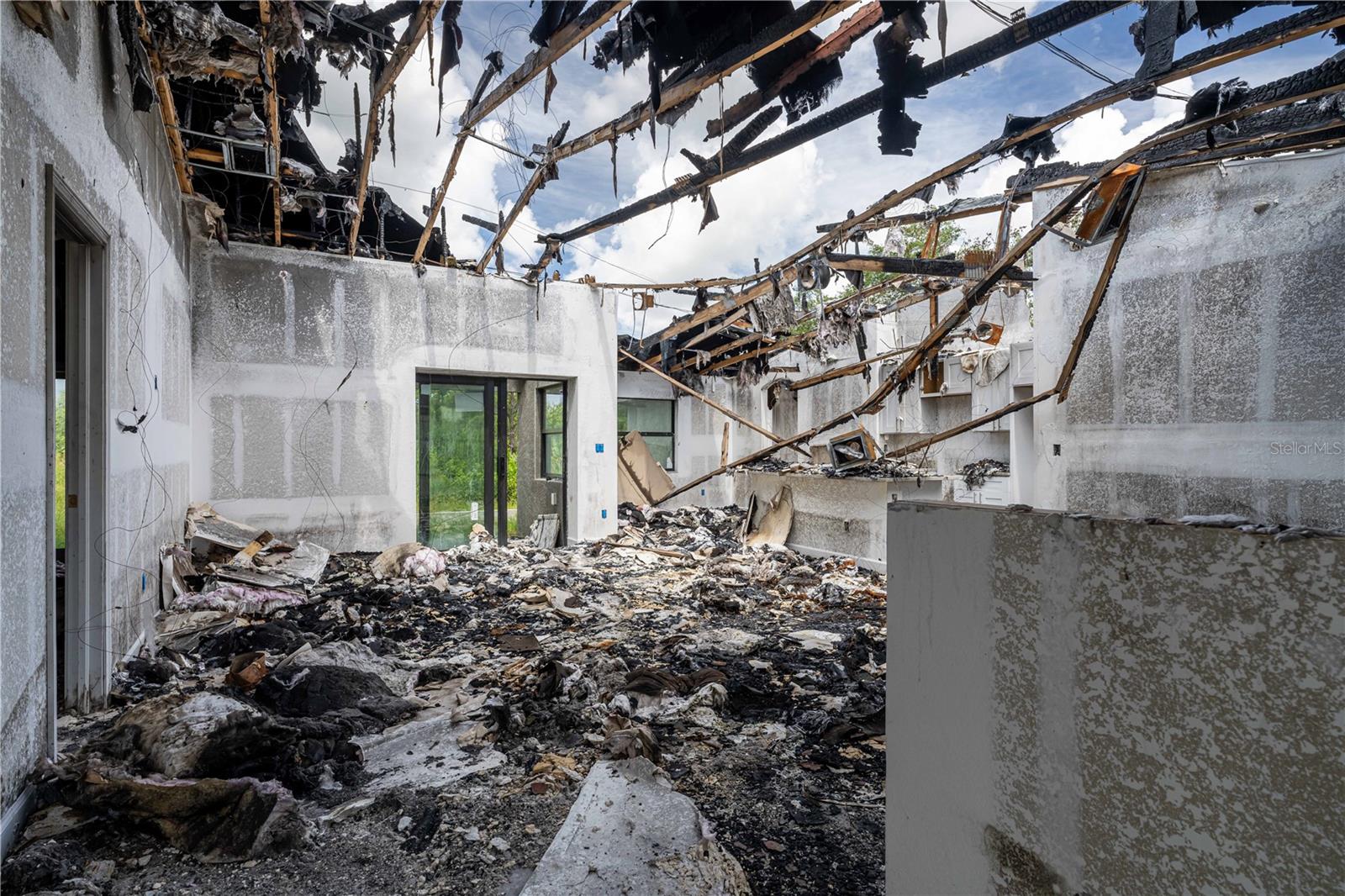 Image 4 of 14 For 10303 Redondo Street