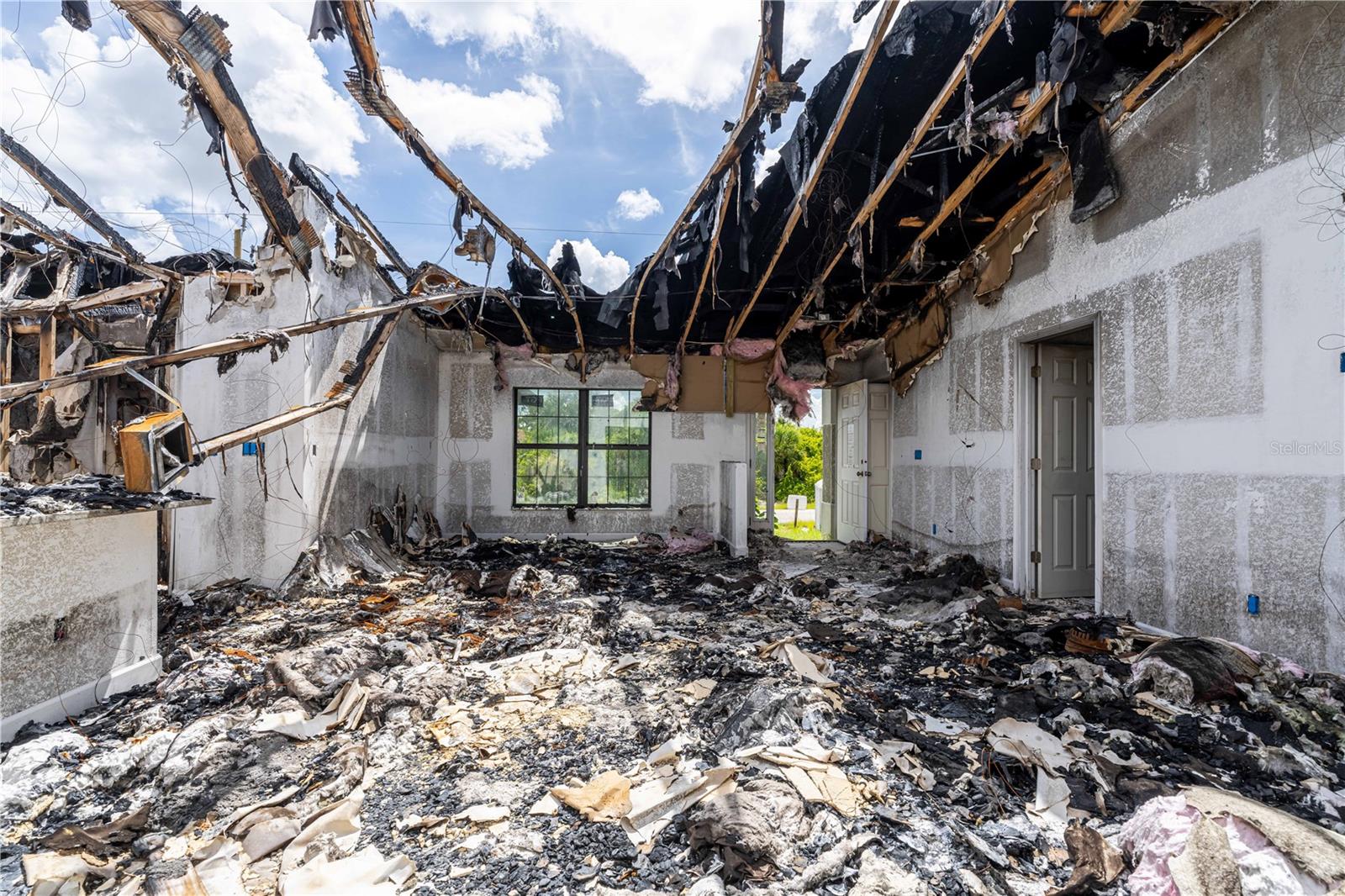 Image 5 of 14 For 10303 Redondo Street