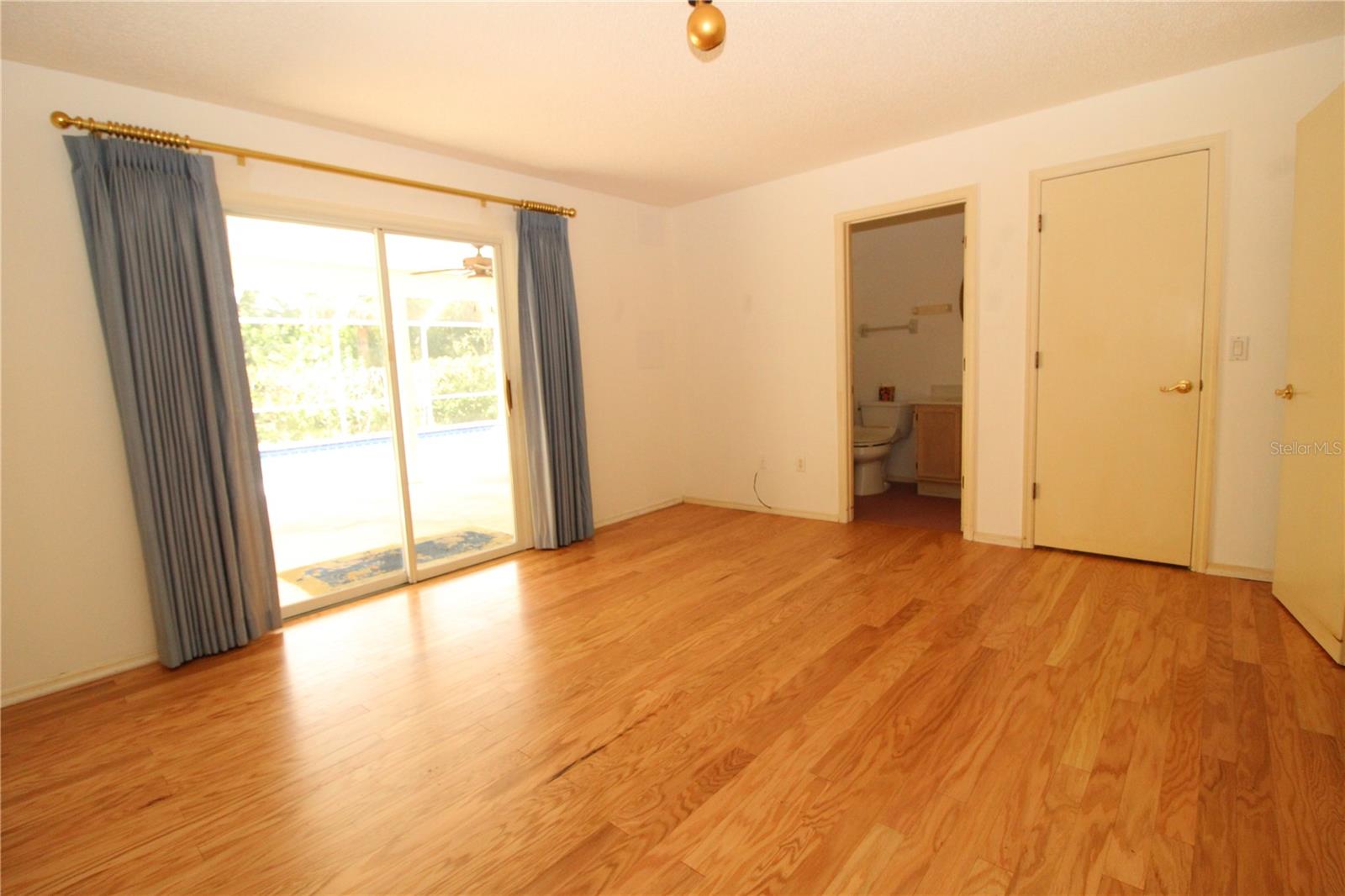 Image 11 of 15 For 21466 Quesada Avenue