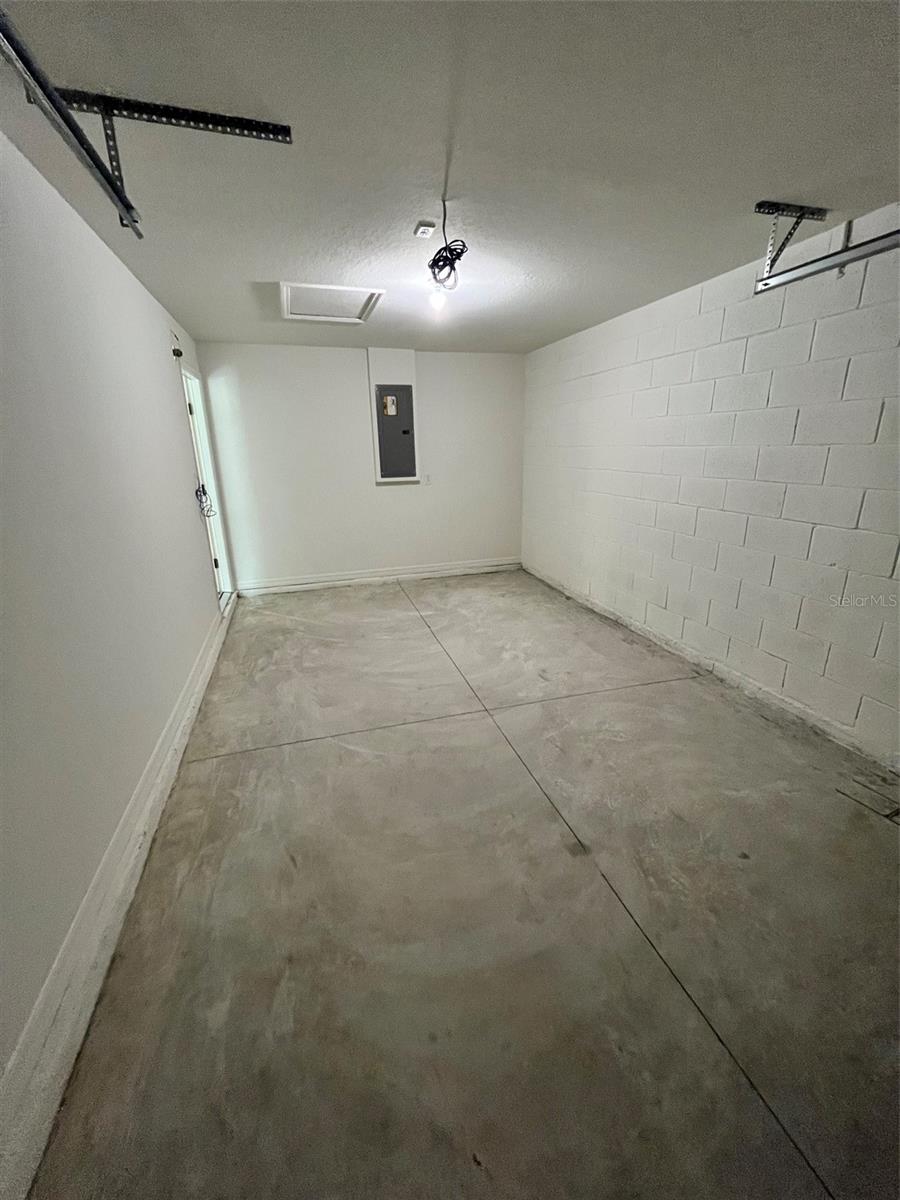 Image 6 of 8 For 10340 Light Avenue