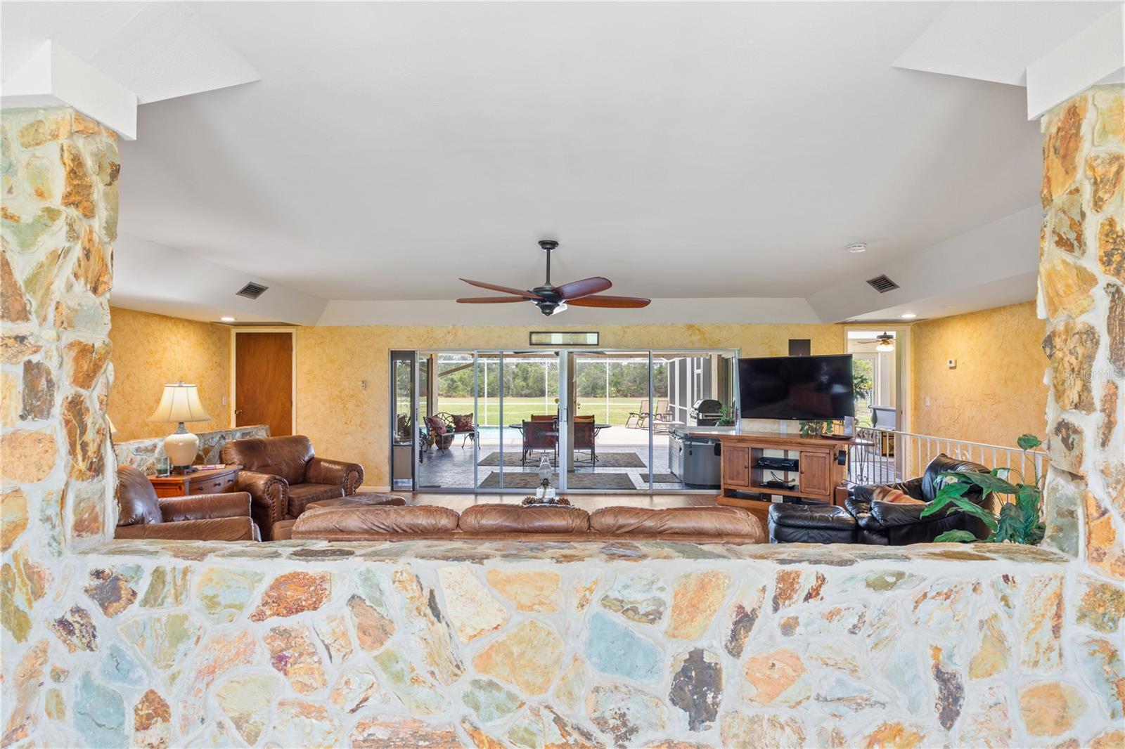Image 10 of 81 For 16050 Ridgewood Court