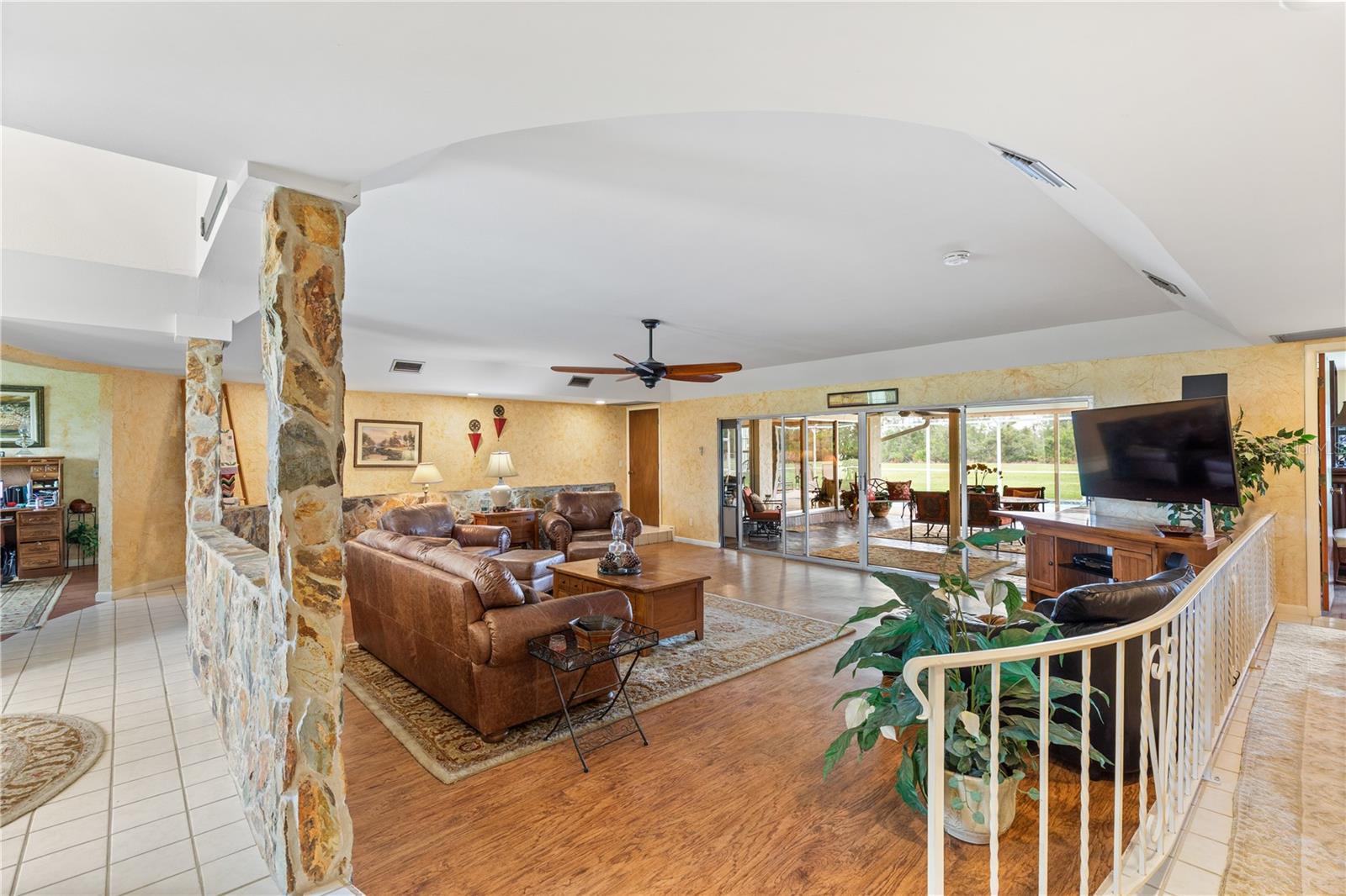 Image 11 of 81 For 16050 Ridgewood Court