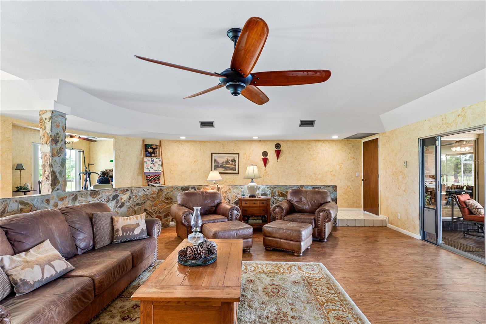 Image 12 of 81 For 16050 Ridgewood Court