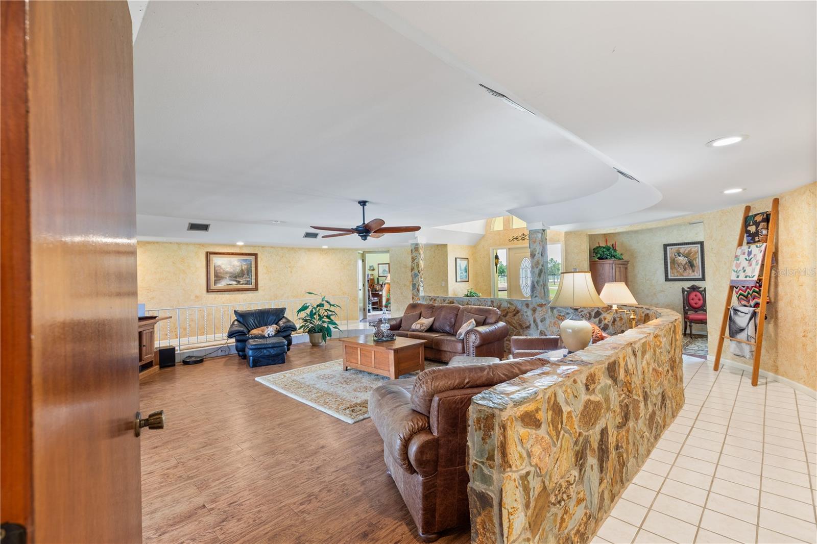 Image 15 of 81 For 16050 Ridgewood Court