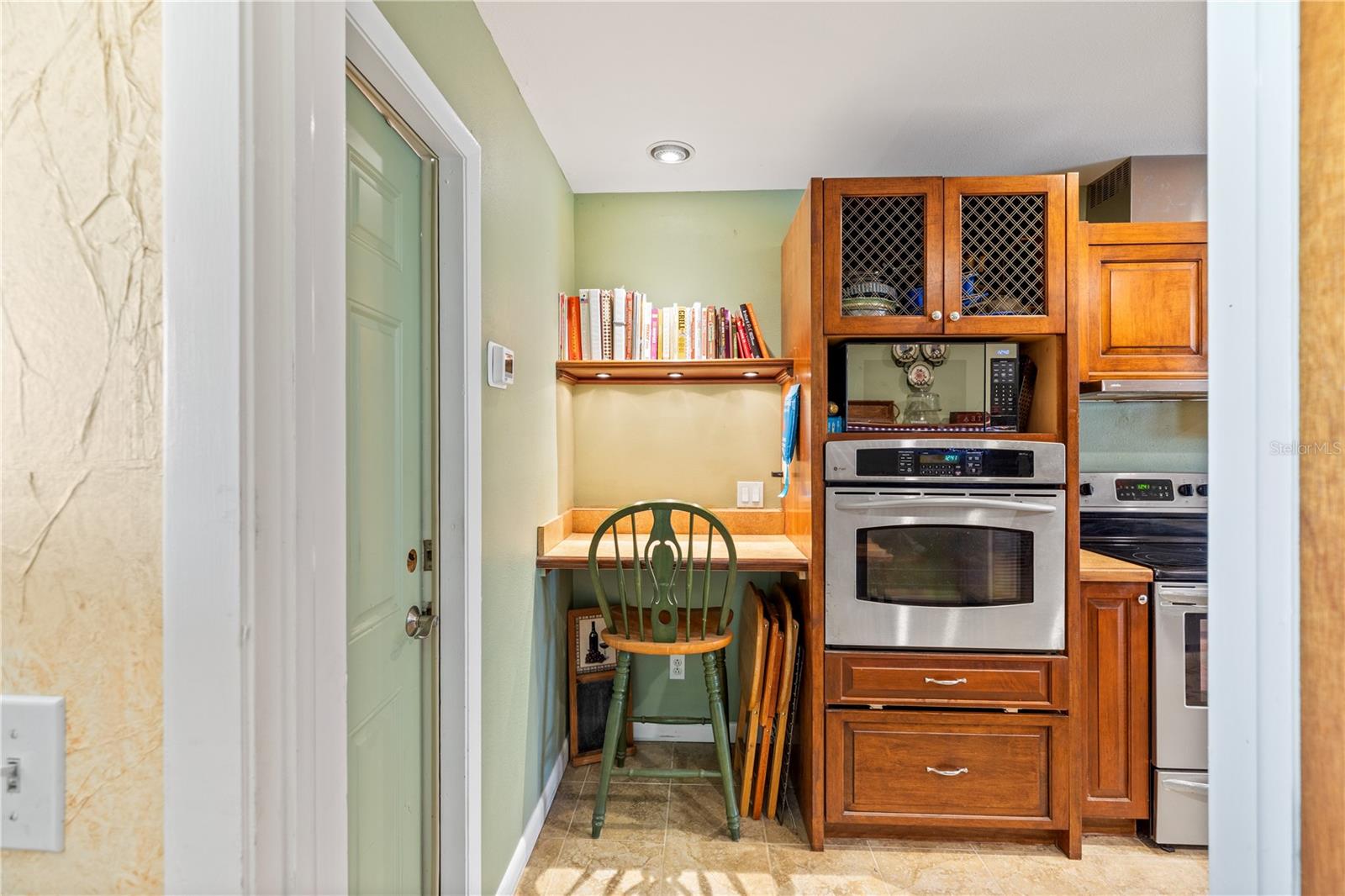 Image 18 of 81 For 16050 Ridgewood Court