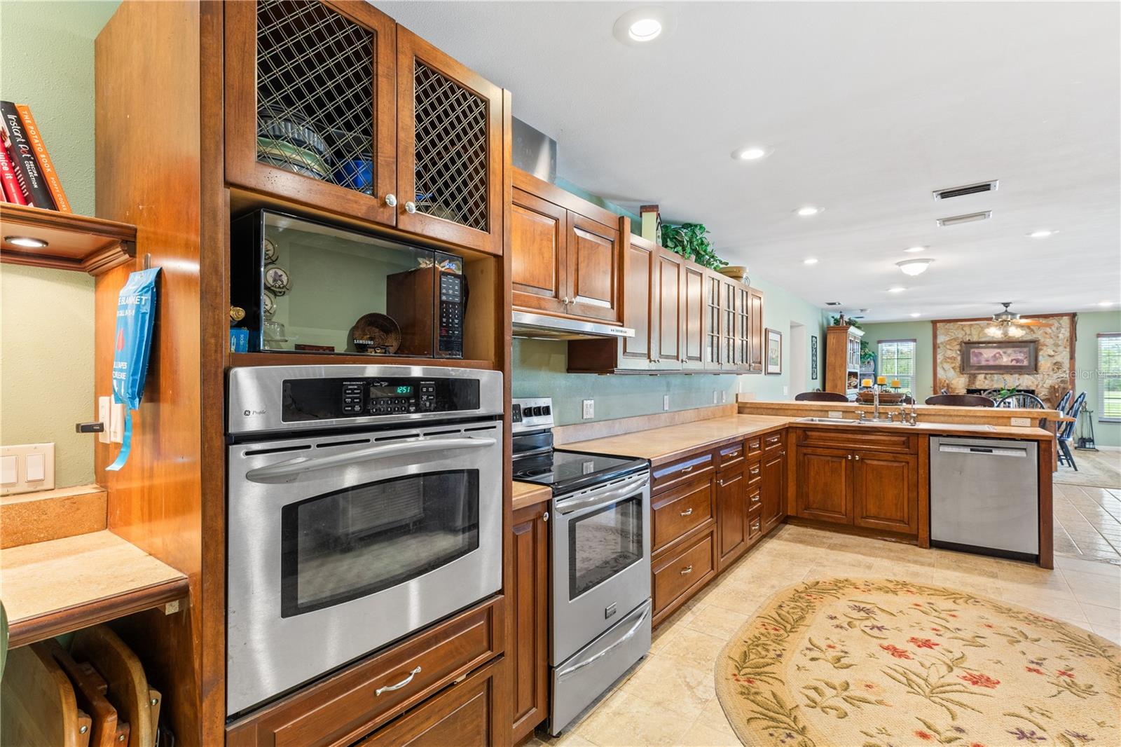 Image 19 of 81 For 16050 Ridgewood Court