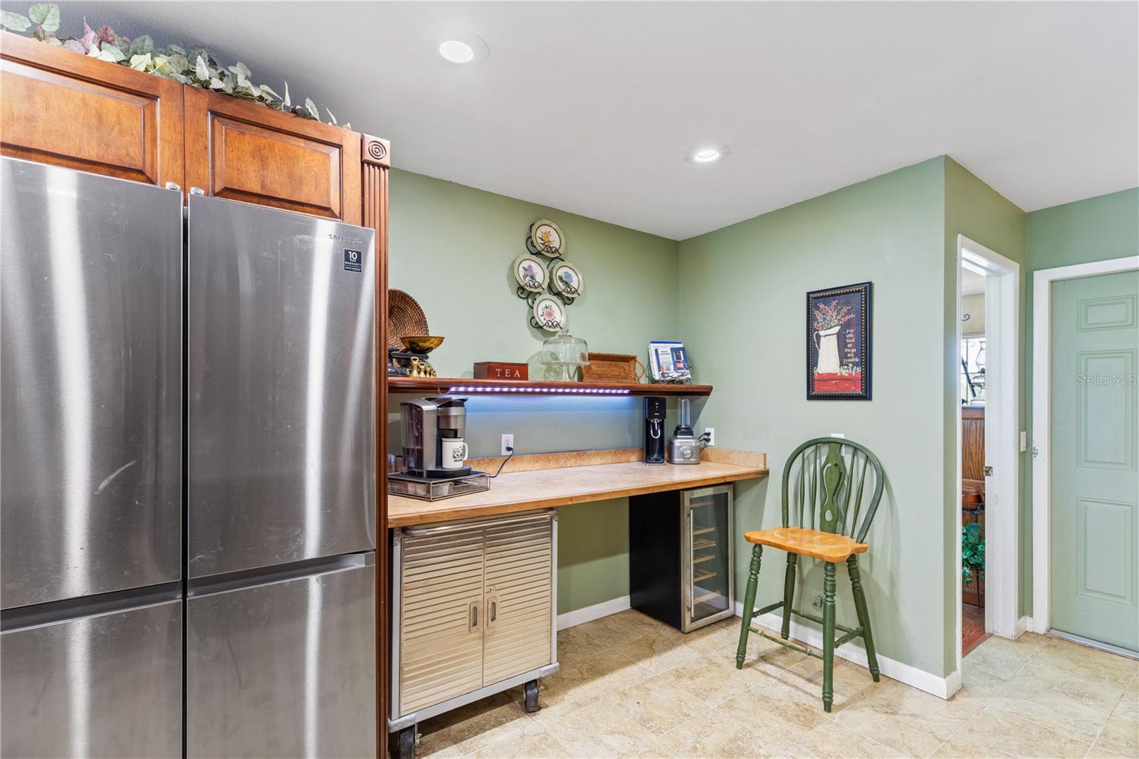 Image 21 of 81 For 16050 Ridgewood Court