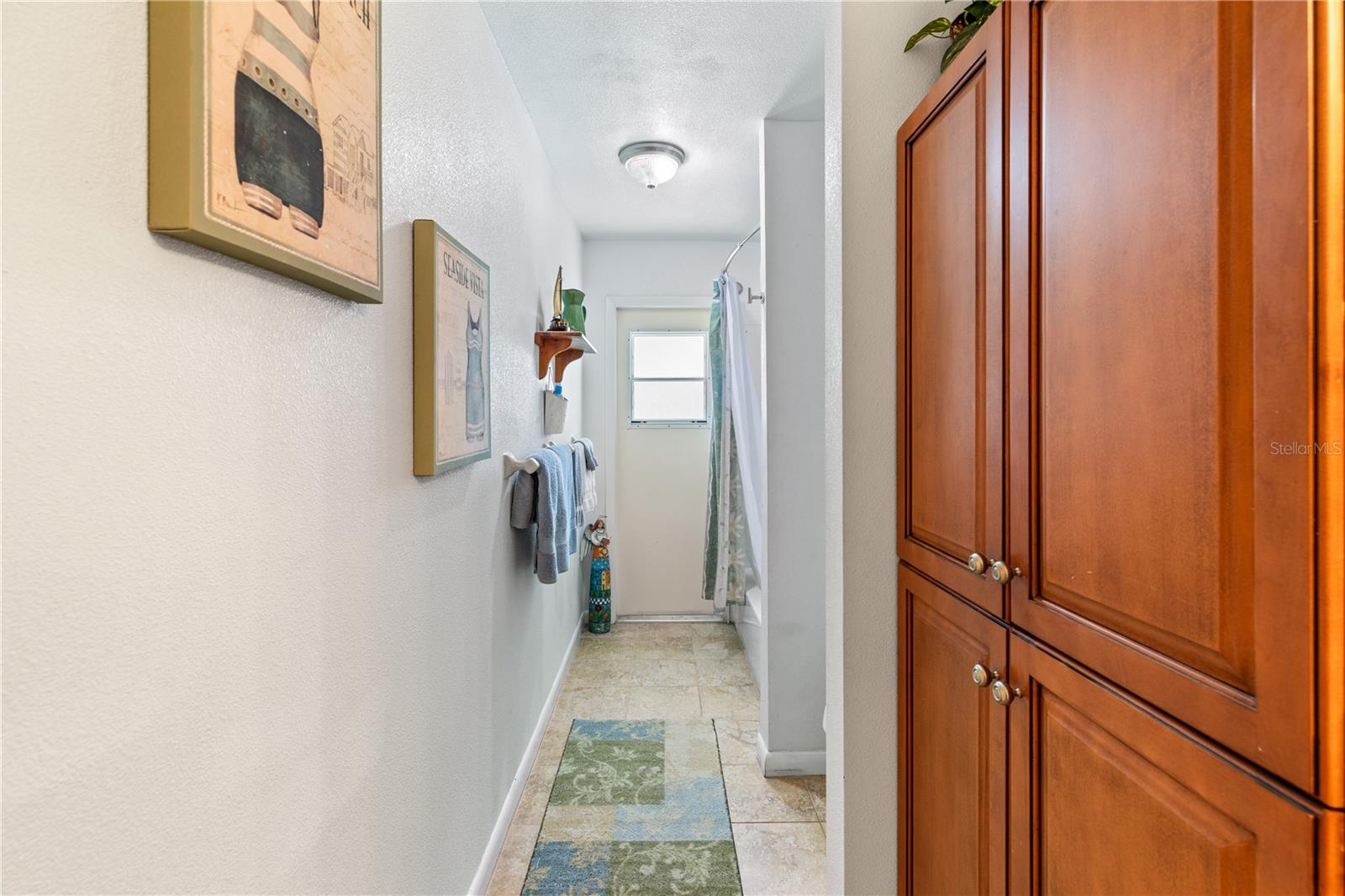 Image 45 of 81 For 16050 Ridgewood Court