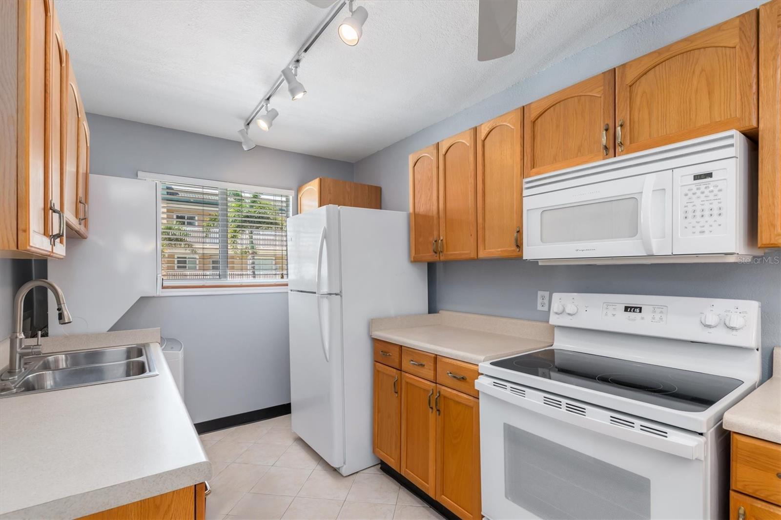 Image 10 of 47 For 150 Harborside Avenue 207