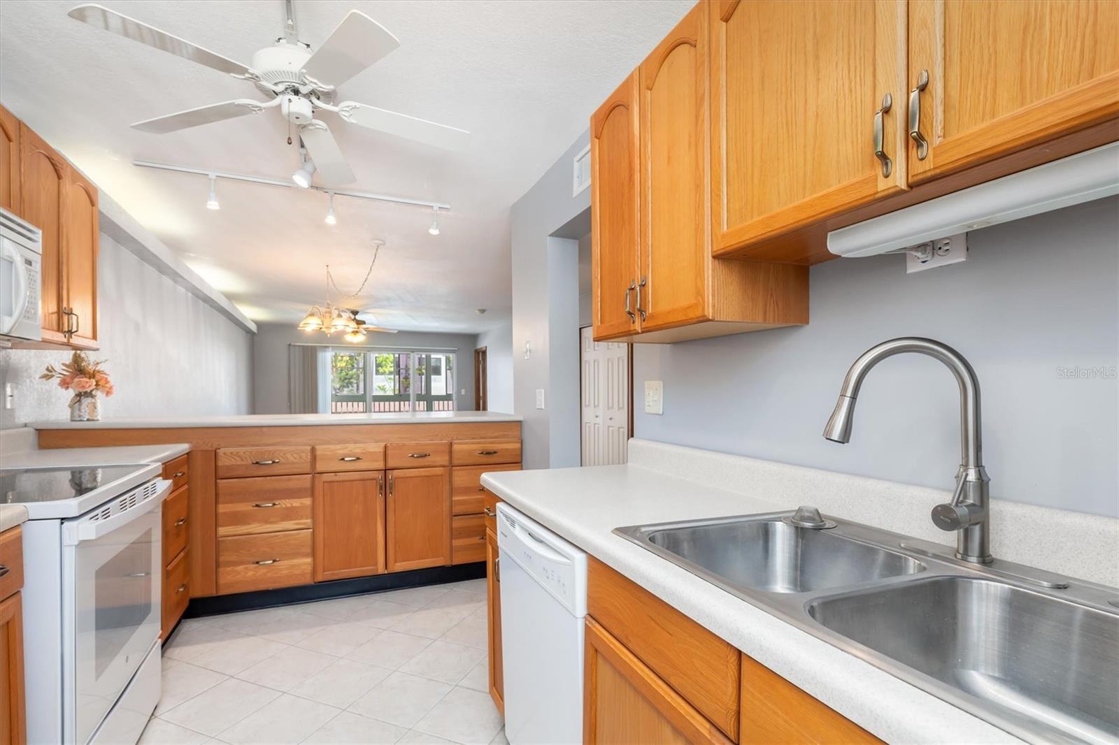Image 11 of 47 For 150 Harborside Avenue 207