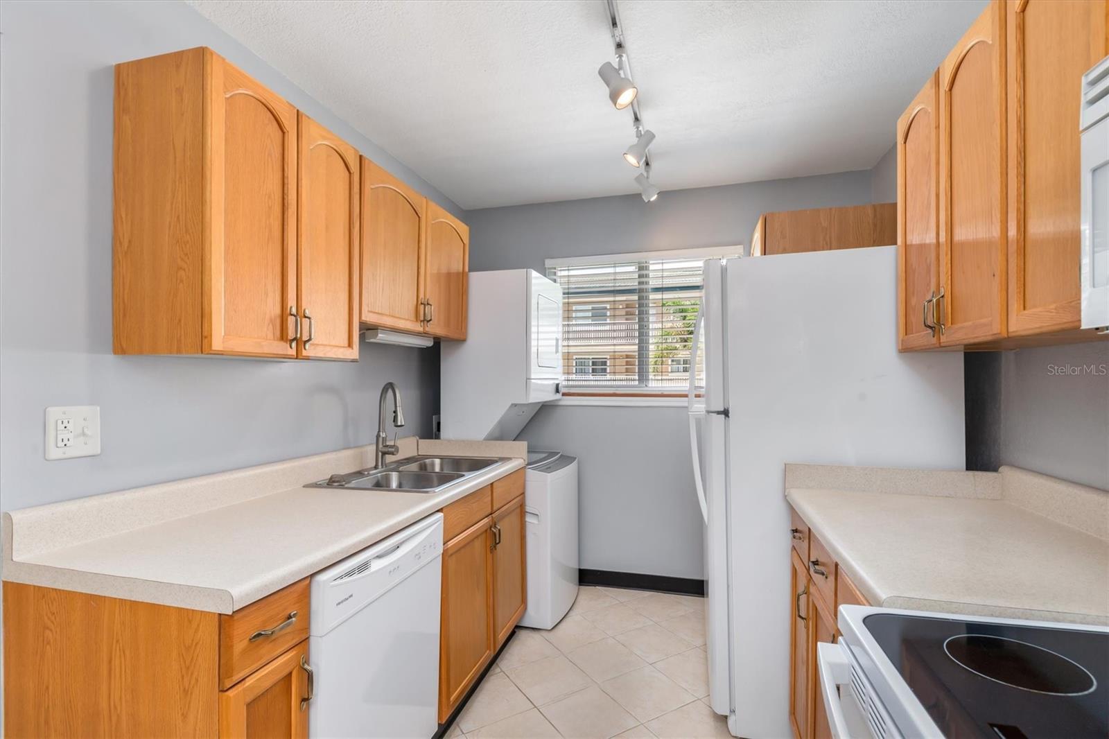 Image 12 of 47 For 150 Harborside Avenue 207