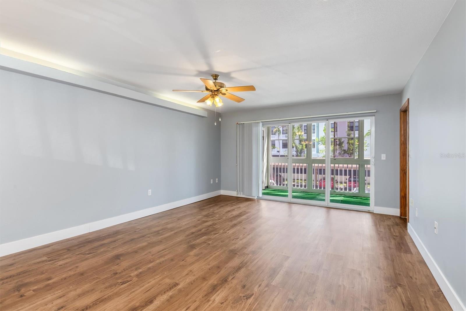 Image 5 of 47 For 150 Harborside Avenue 207