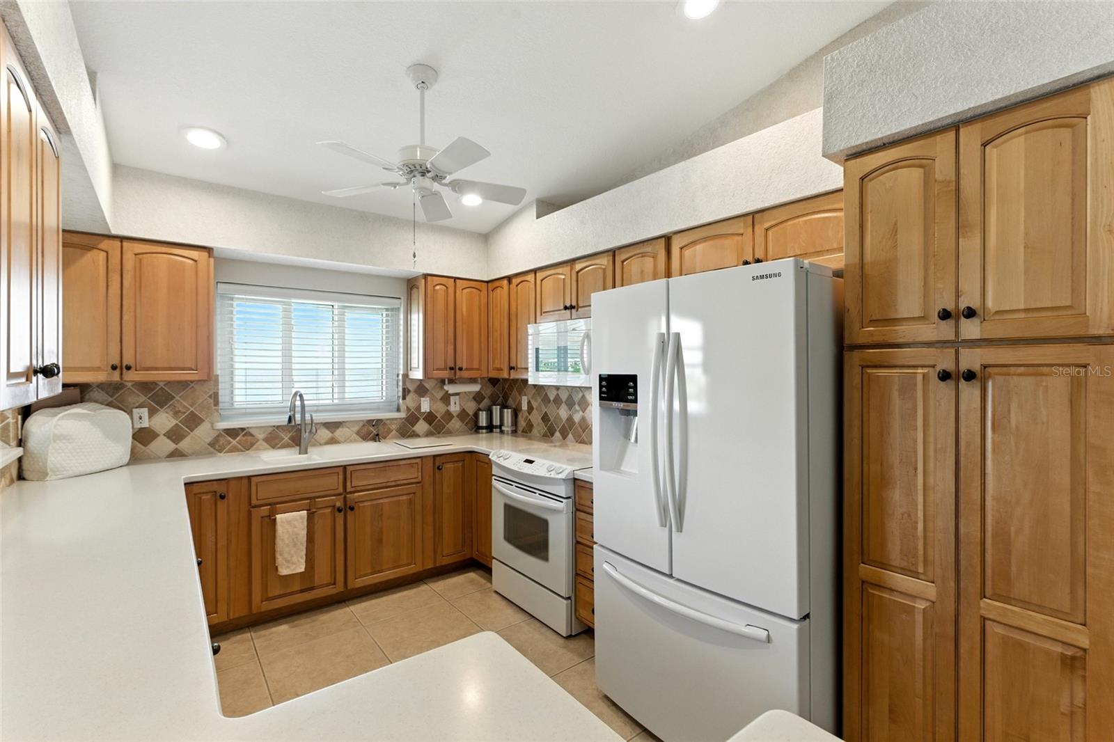 Image 13 of 44 For 1250 Marion Avenue 341