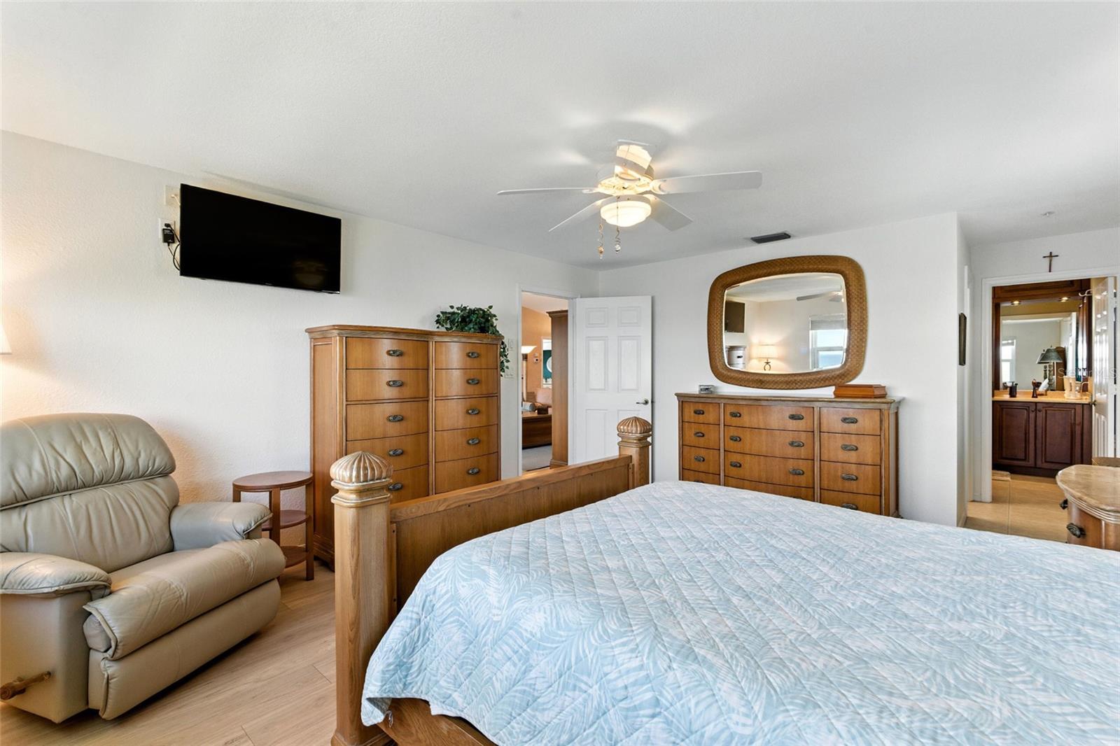Image 19 of 44 For 1250 Marion Avenue 341