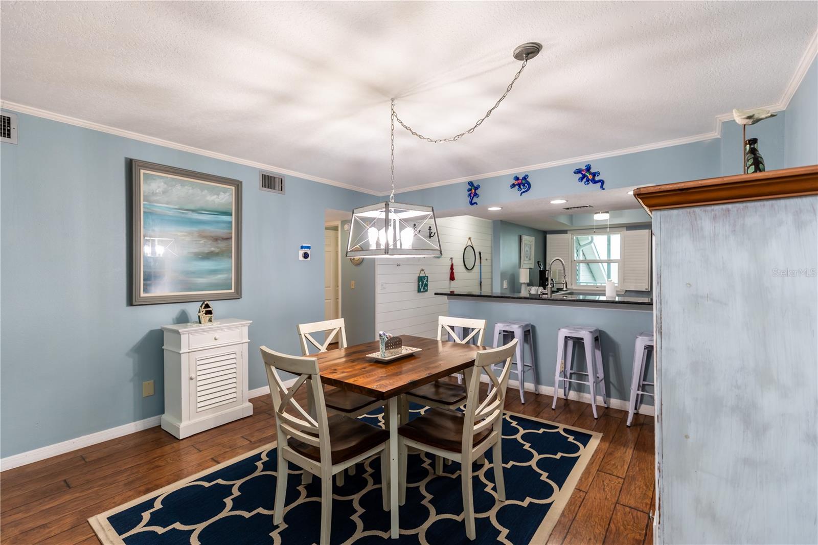 Image 10 of 34 For 4410 Warren Avenue 214