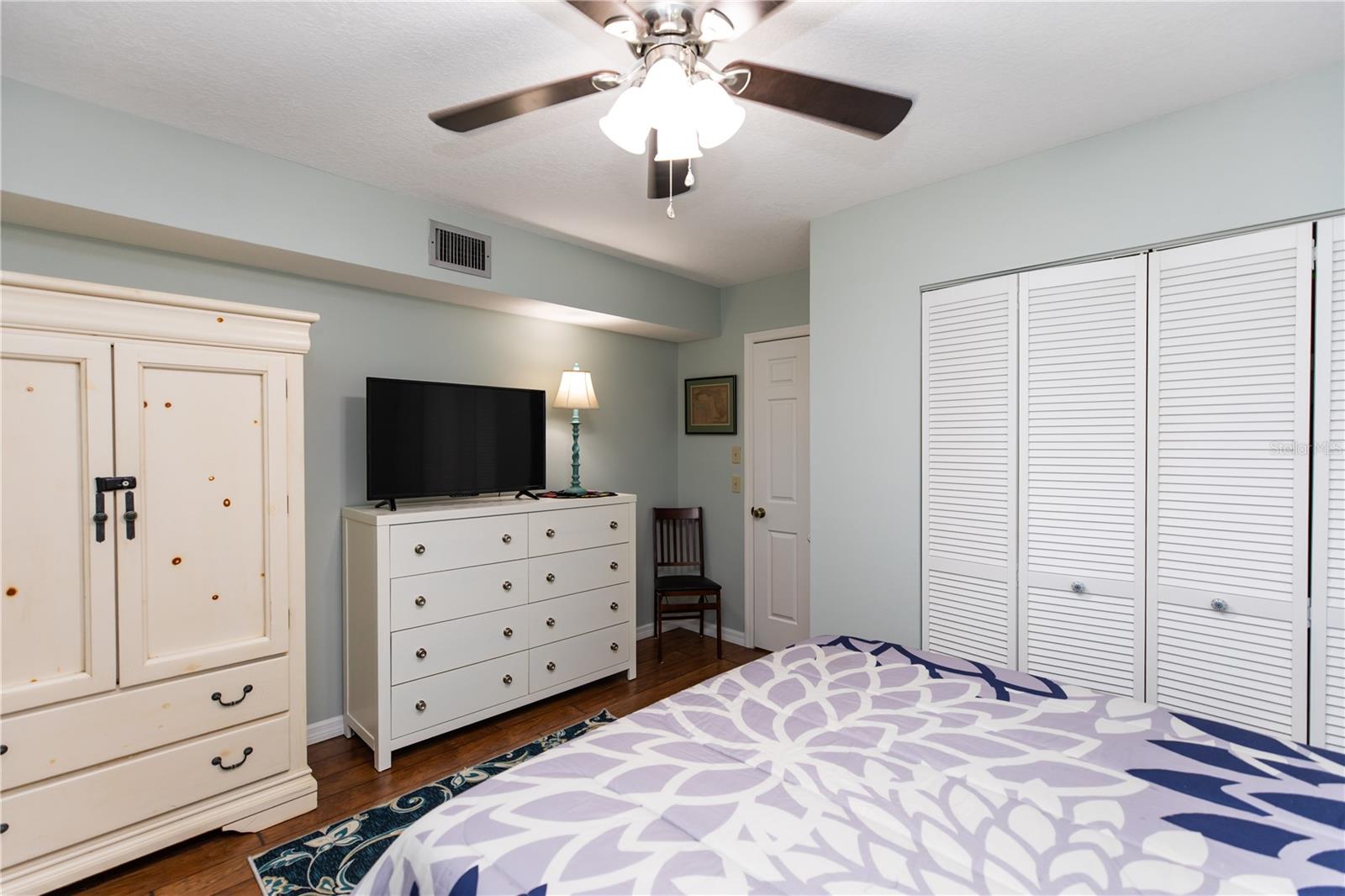 Image 20 of 34 For 4410 Warren Avenue 214