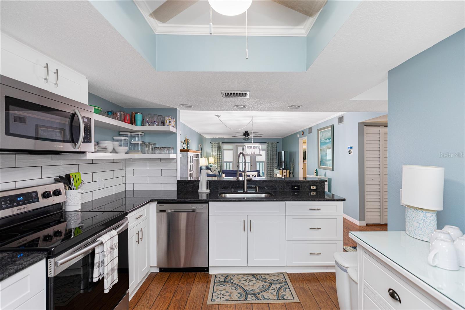 Image 6 of 34 For 4410 Warren Avenue 214