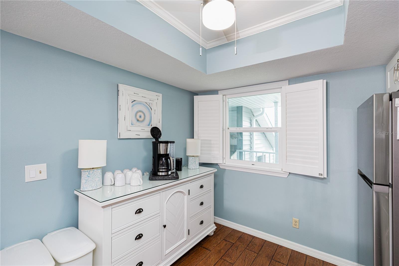 Image 7 of 34 For 4410 Warren Avenue 214