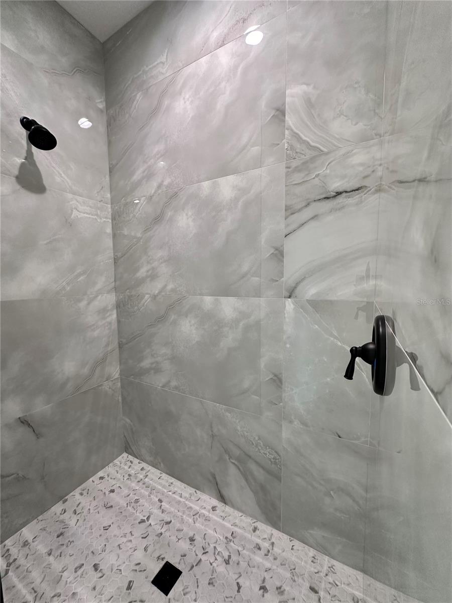 Listing photo id 18 for 3739 Garbett Terrace