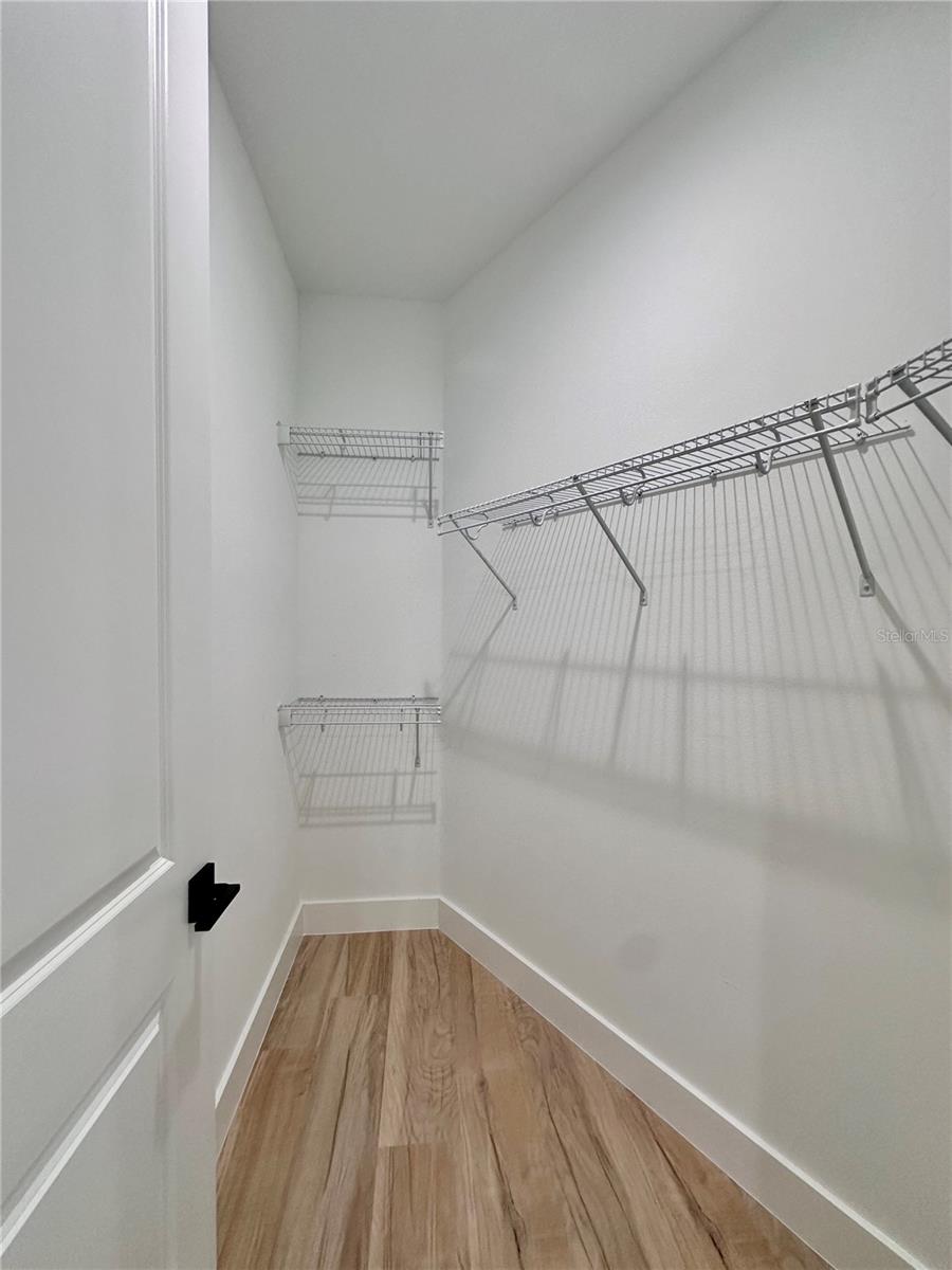 Listing photo id 20 for 3739 Garbett Terrace