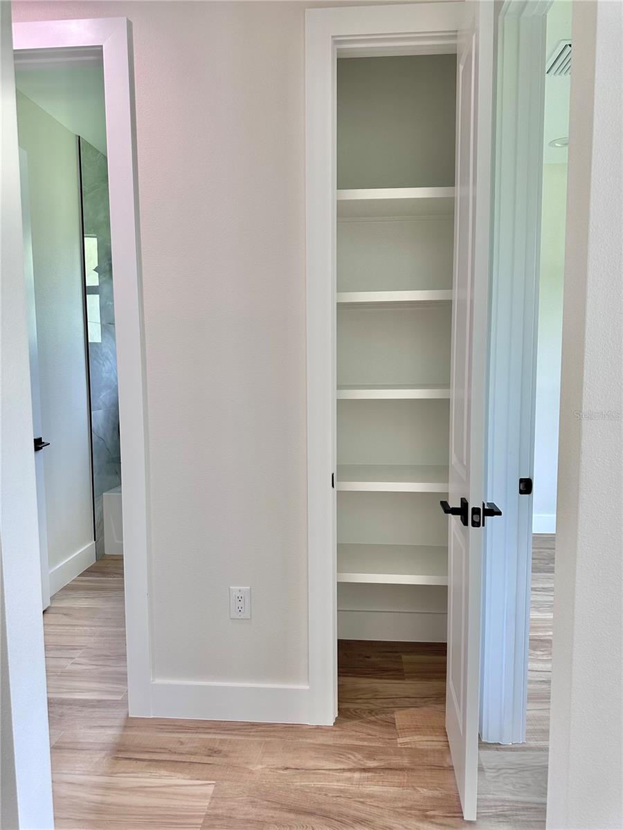 Listing photo id 21 for 3739 Garbett Terrace