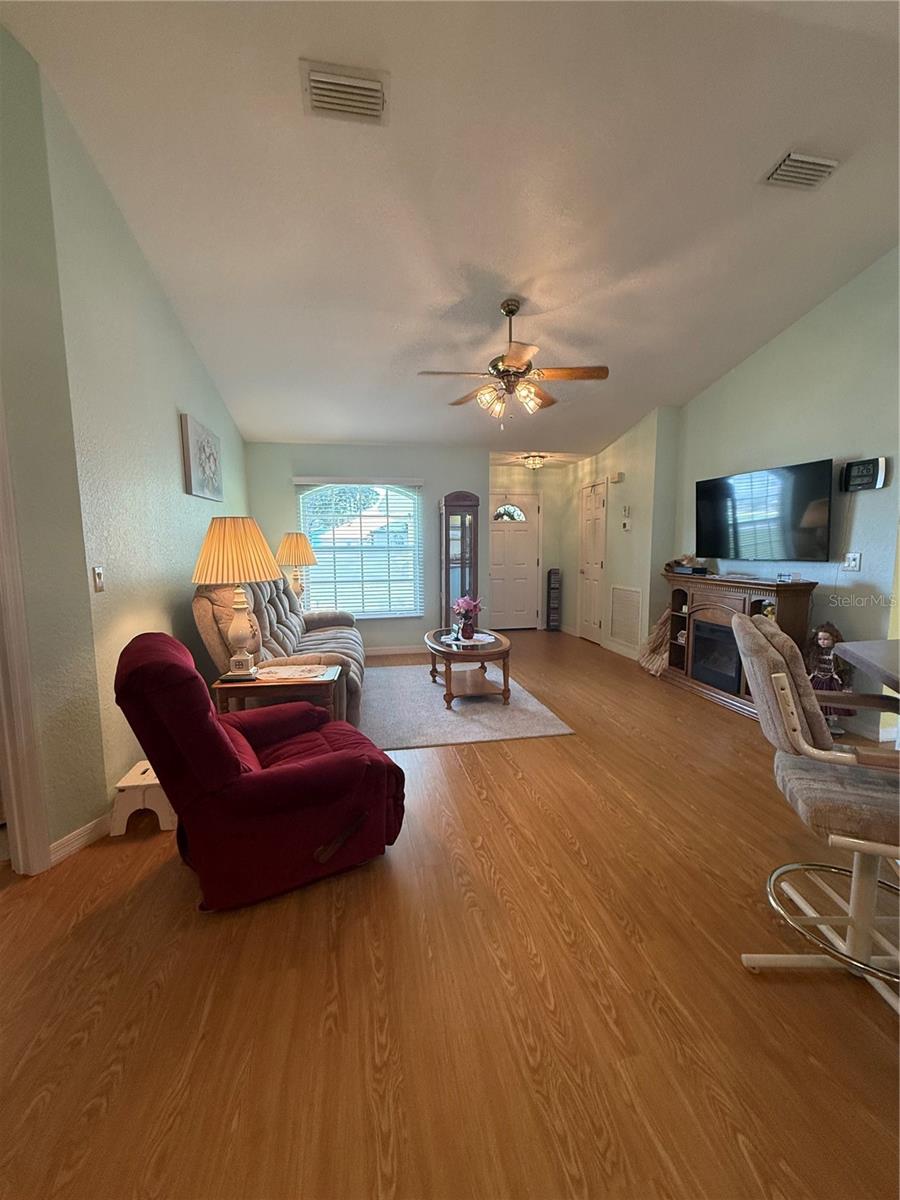 Image 4 of 16 For 4405 Willow Trail
