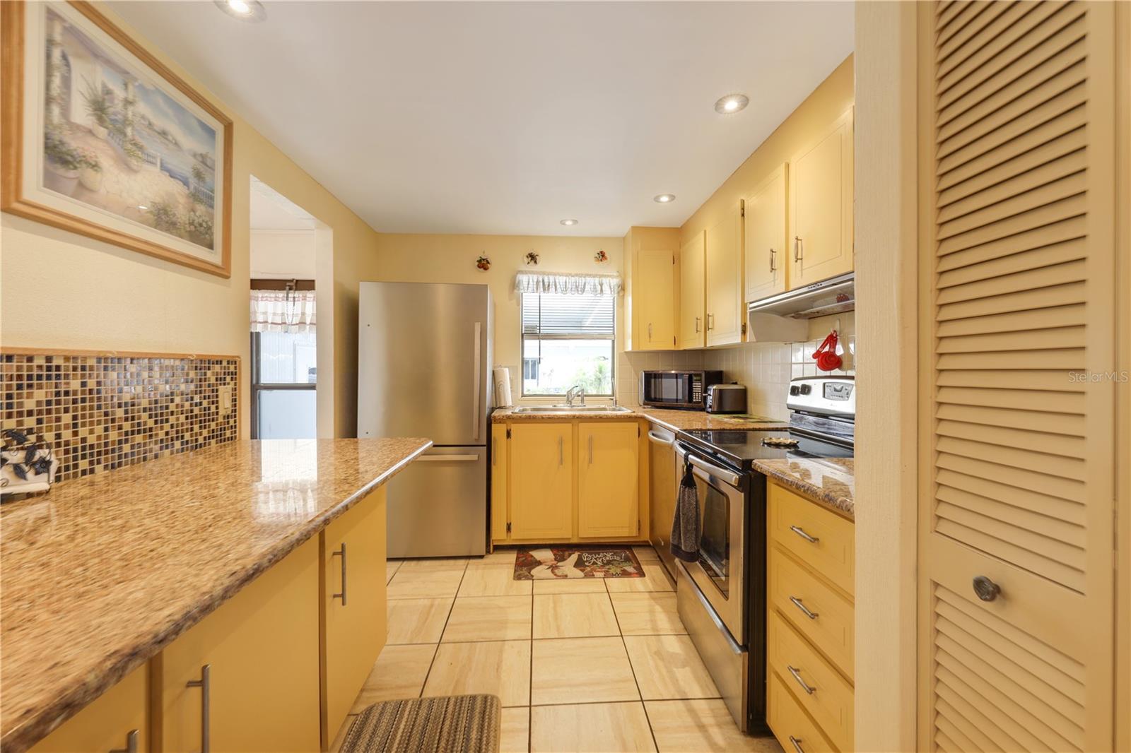 Image 6 of 89 For 2100 Kings Highway 568