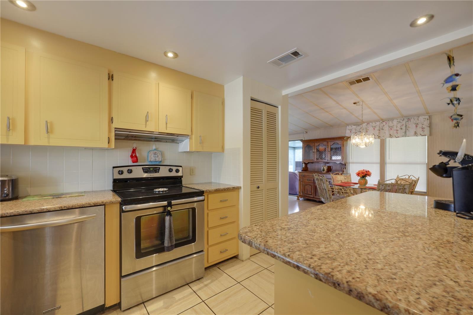 Image 7 of 89 For 2100 Kings Highway 568