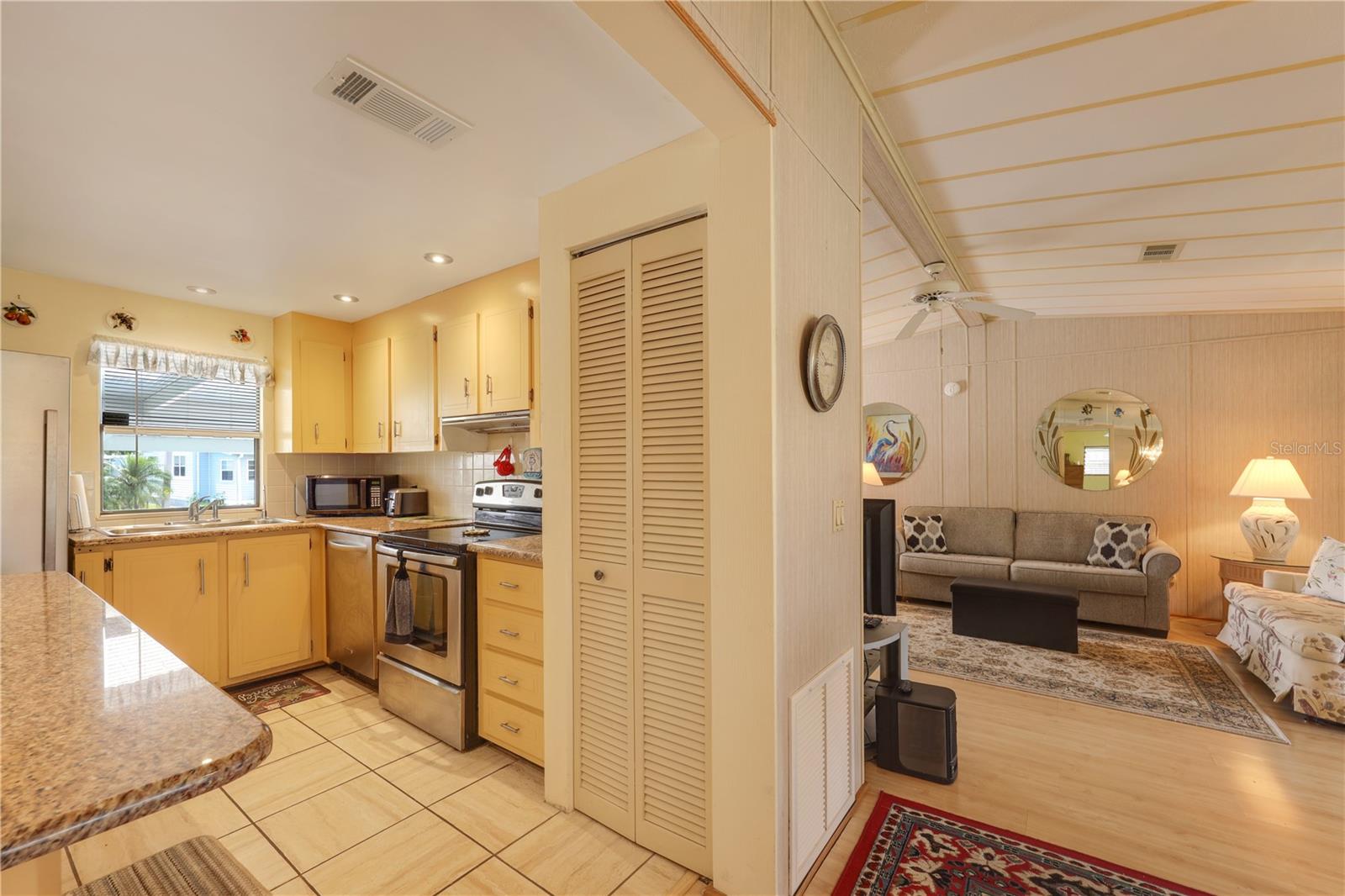 Image 9 of 89 For 2100 Kings Highway 568