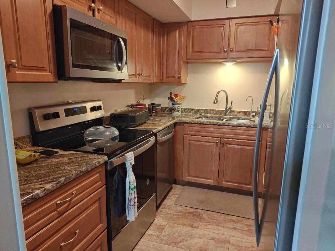 Image 14 of 35 For 21320 Brinson Avenue 105