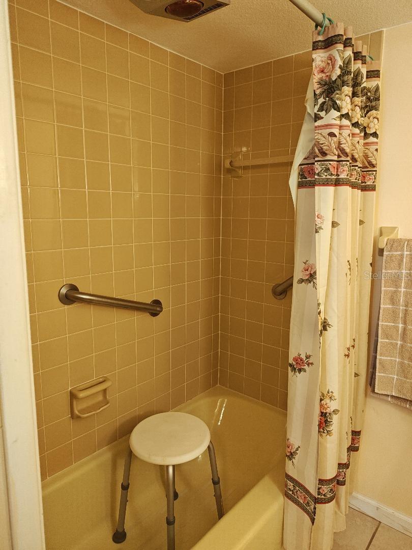 Image 23 of 35 For 21320 Brinson Avenue 105