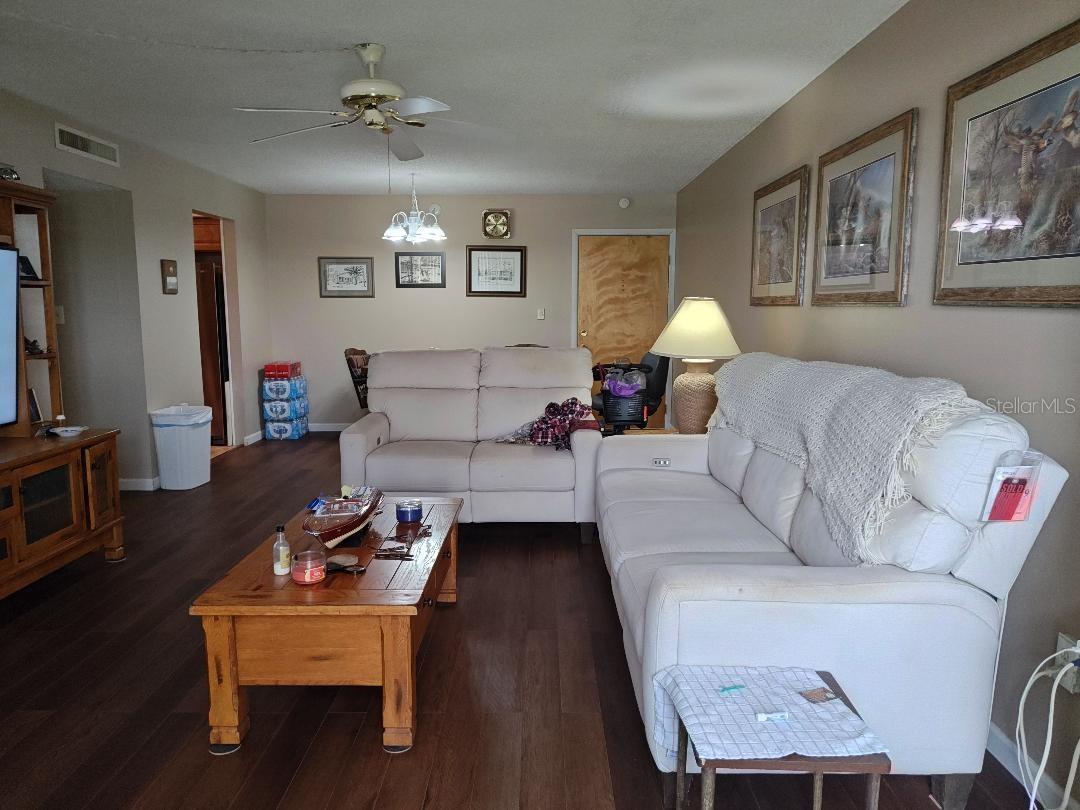 Image 7 of 35 For 21320 Brinson Avenue 105