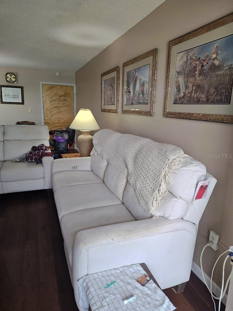 Image 8 of 35 For 21320 Brinson Avenue 105
